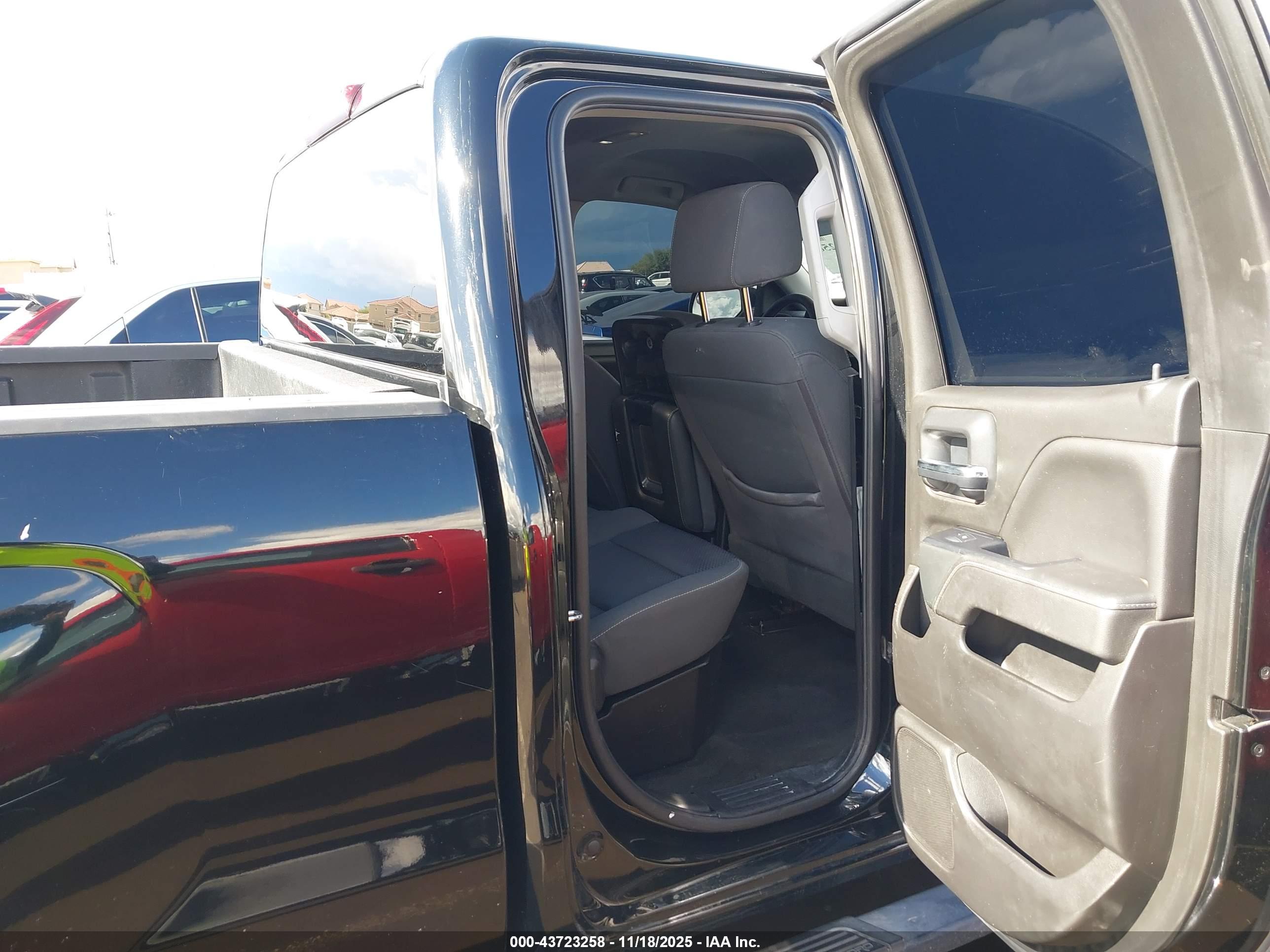 CHEVROLET SILVERADO image 8