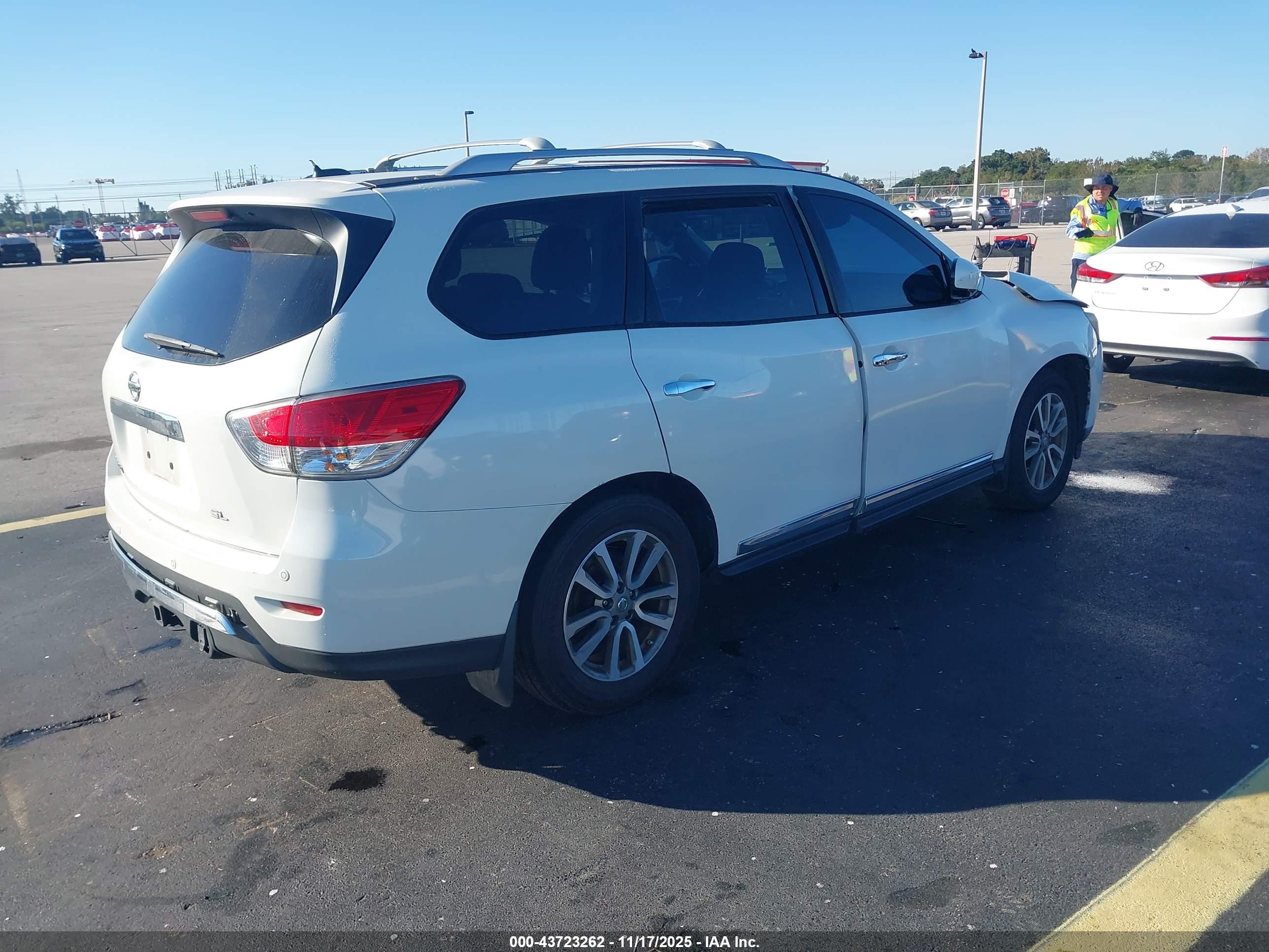 NISSAN PATHFINDER image 4