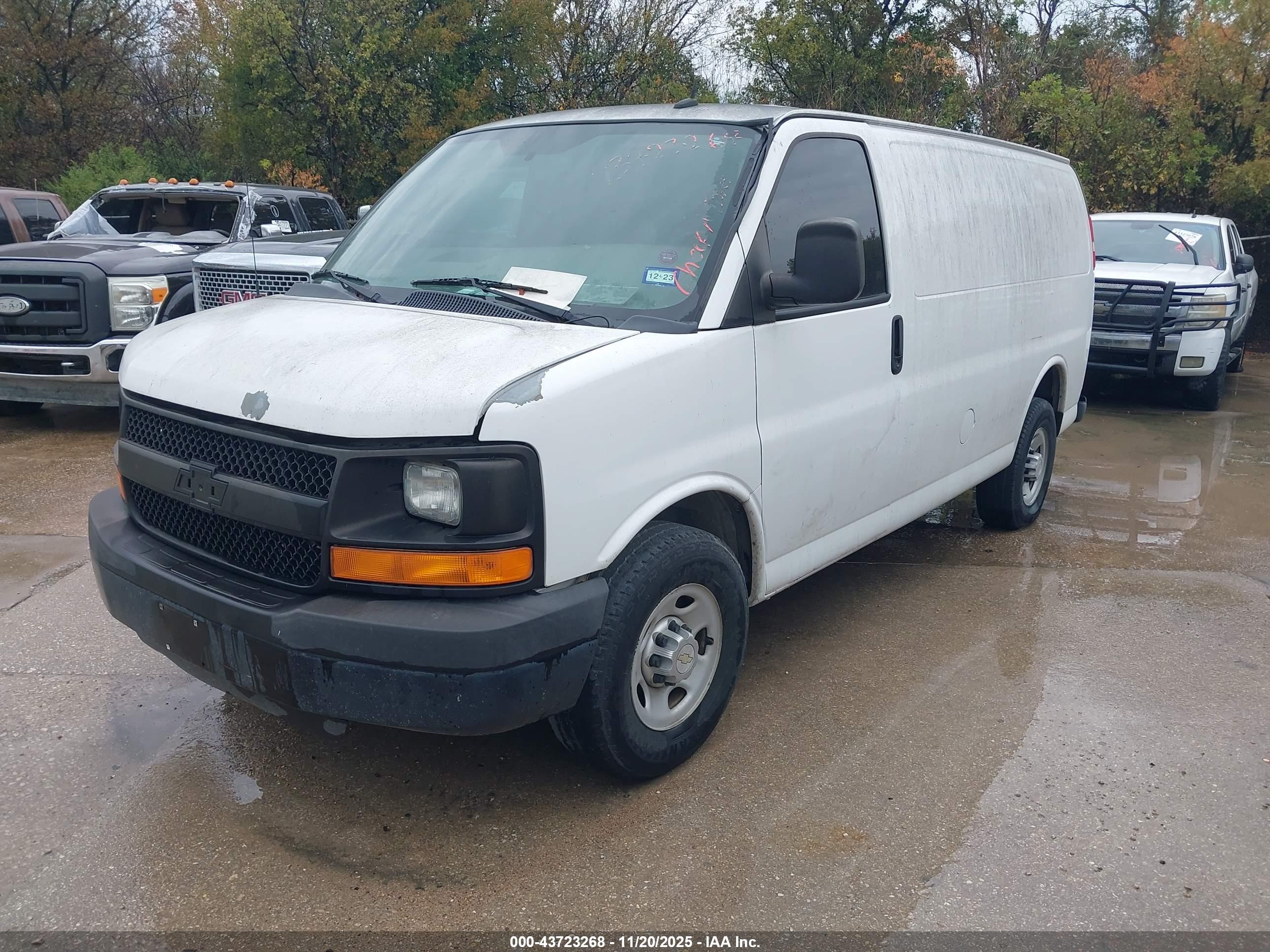 CHEVROLET EXPRESS image 2