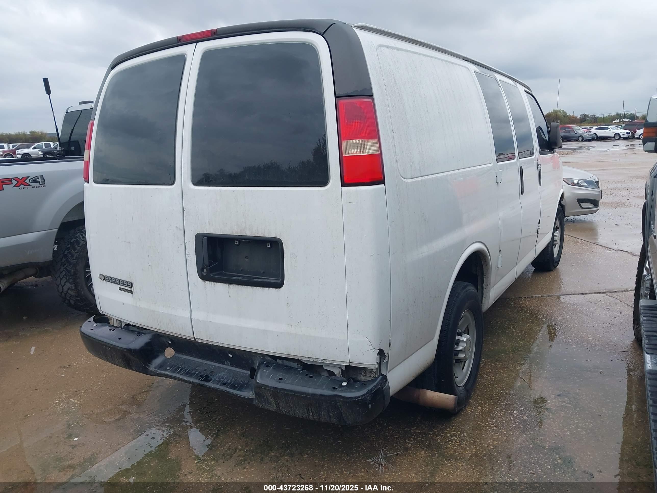 CHEVROLET EXPRESS image 4