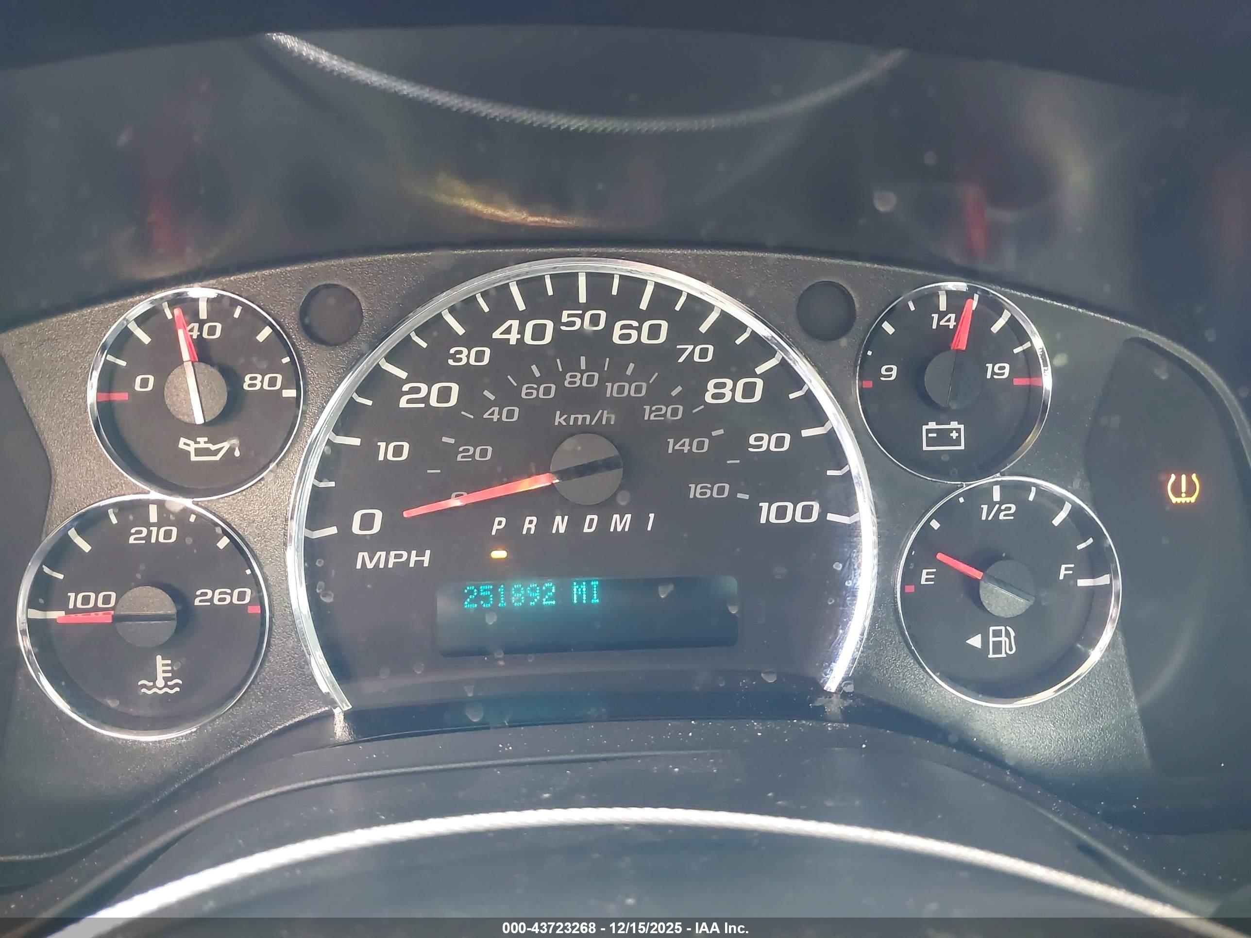 CHEVROLET EXPRESS image 7