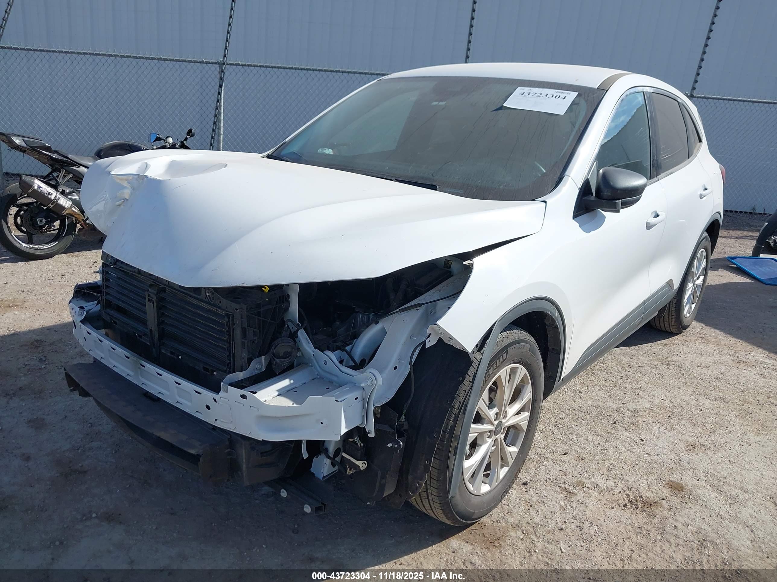 FORD ESCAPE image 2