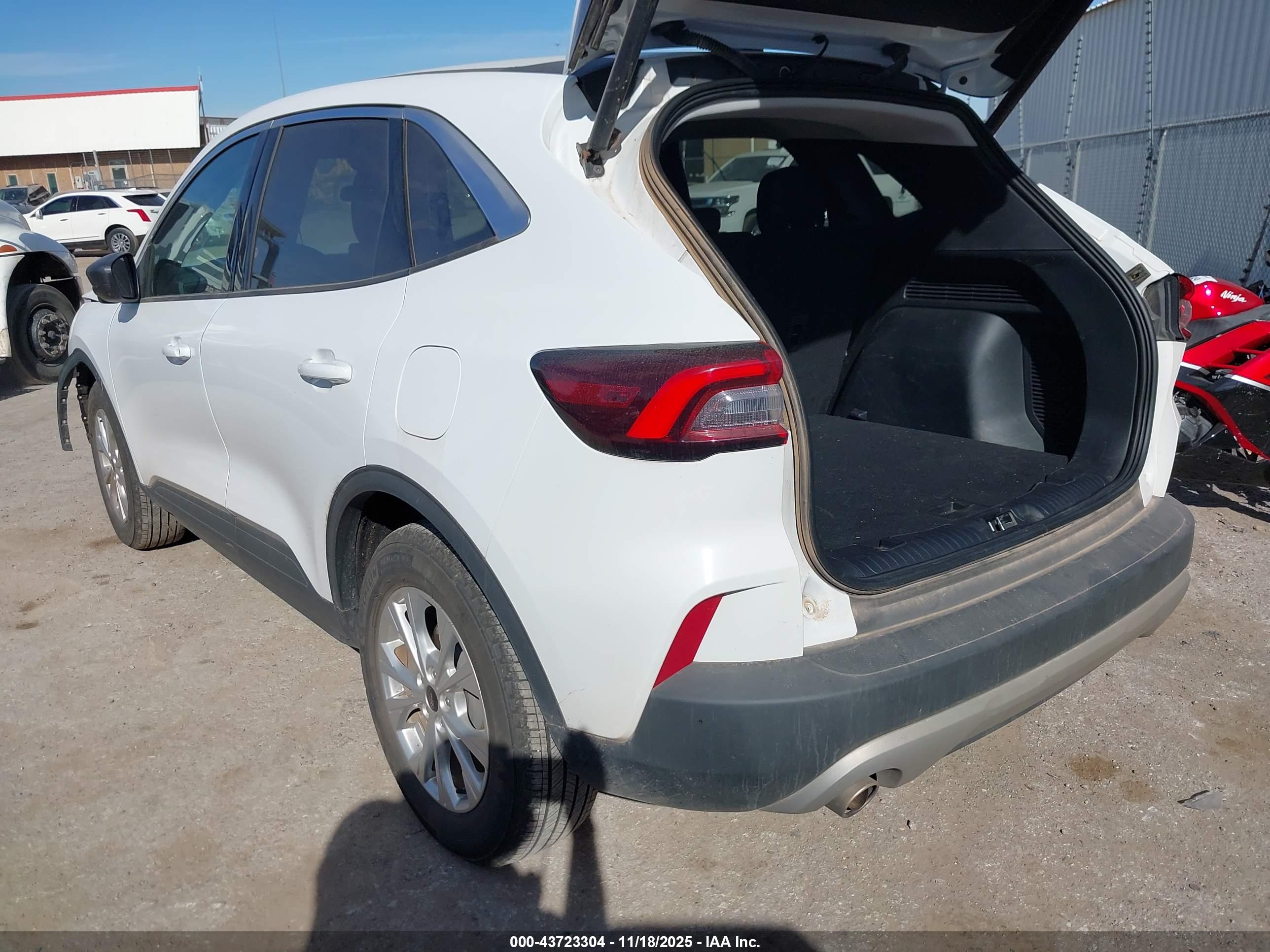 FORD ESCAPE image 3