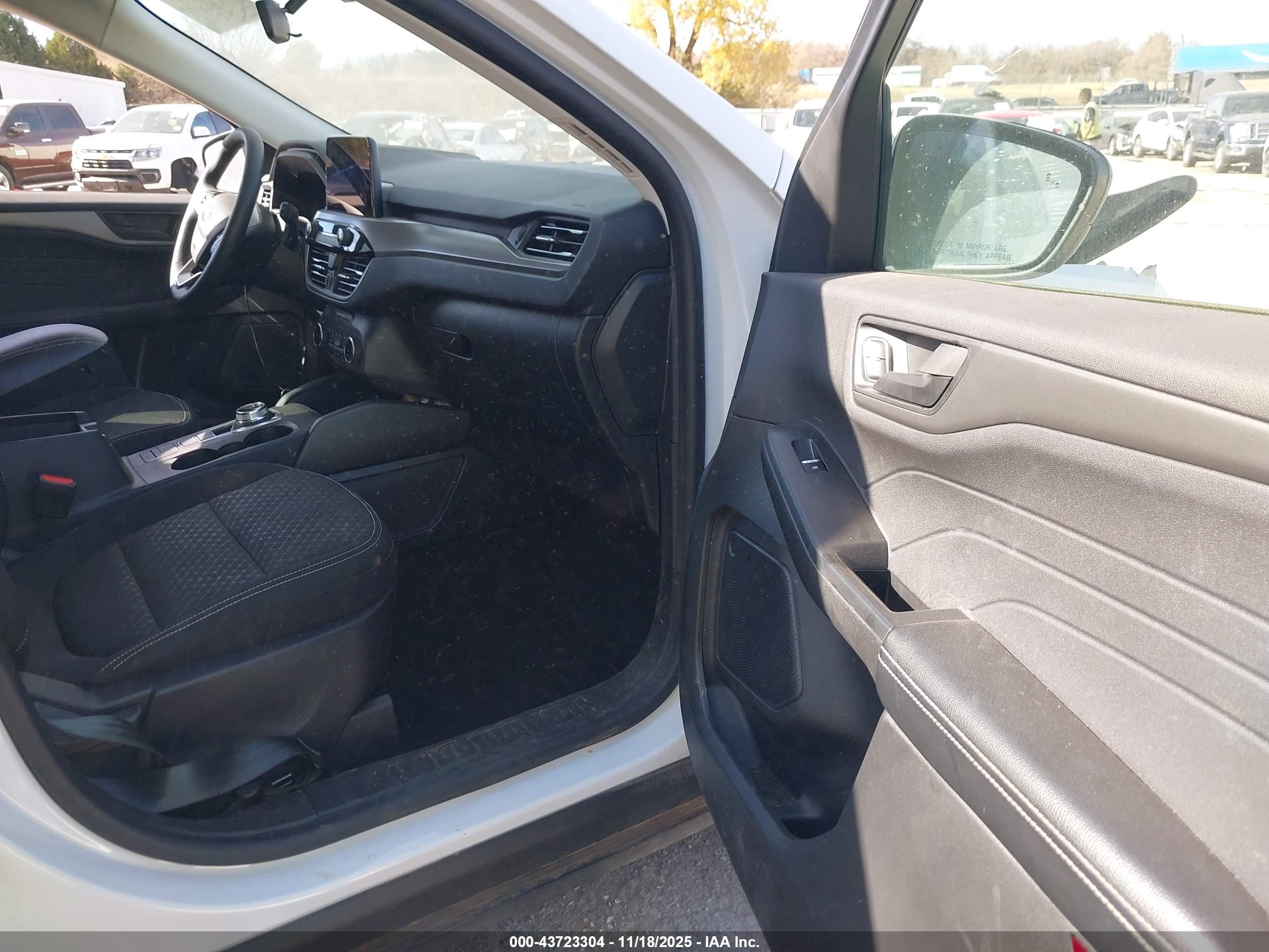 FORD ESCAPE image 5