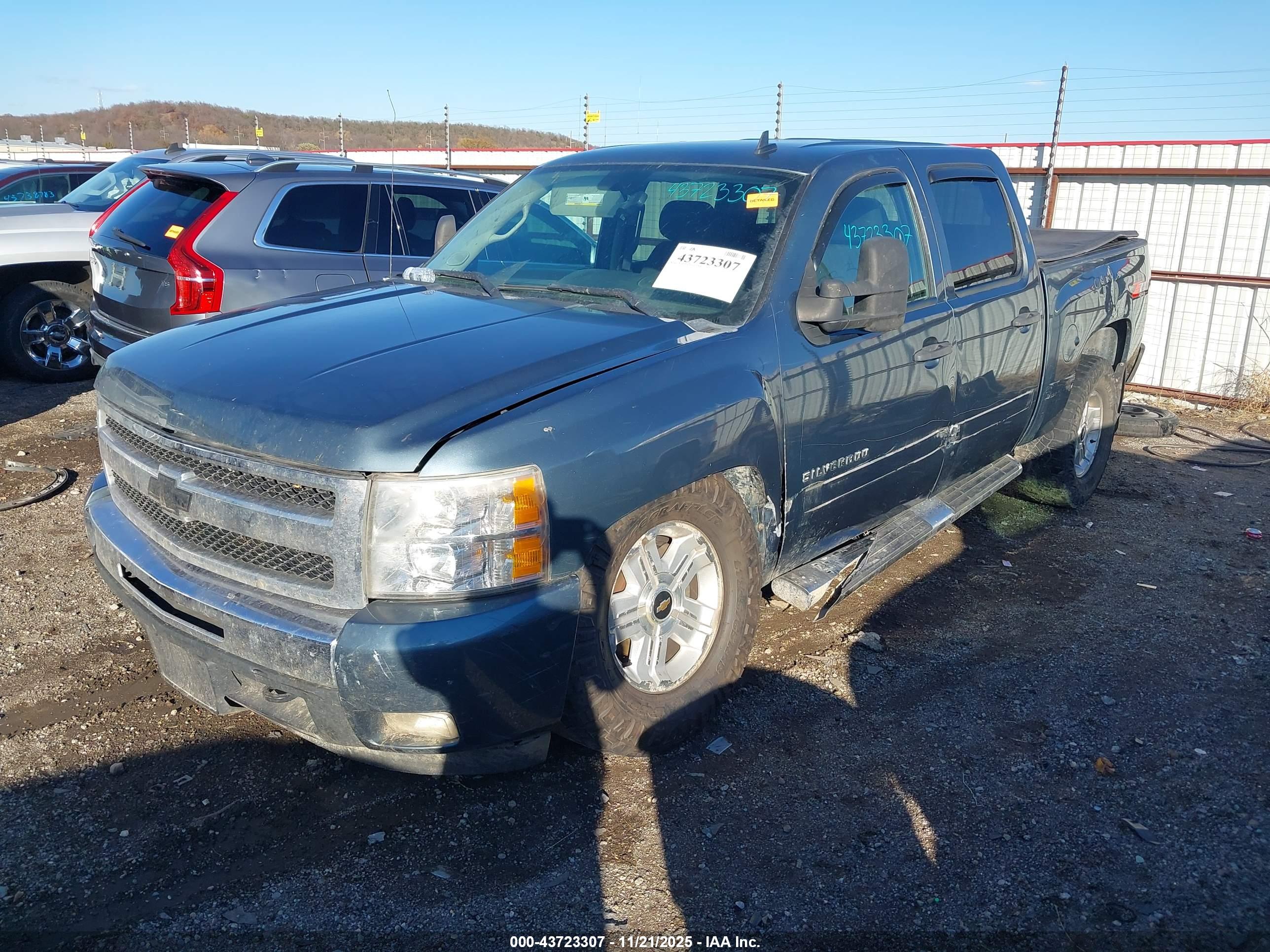 CHEVROLET SILVERADO image 2
