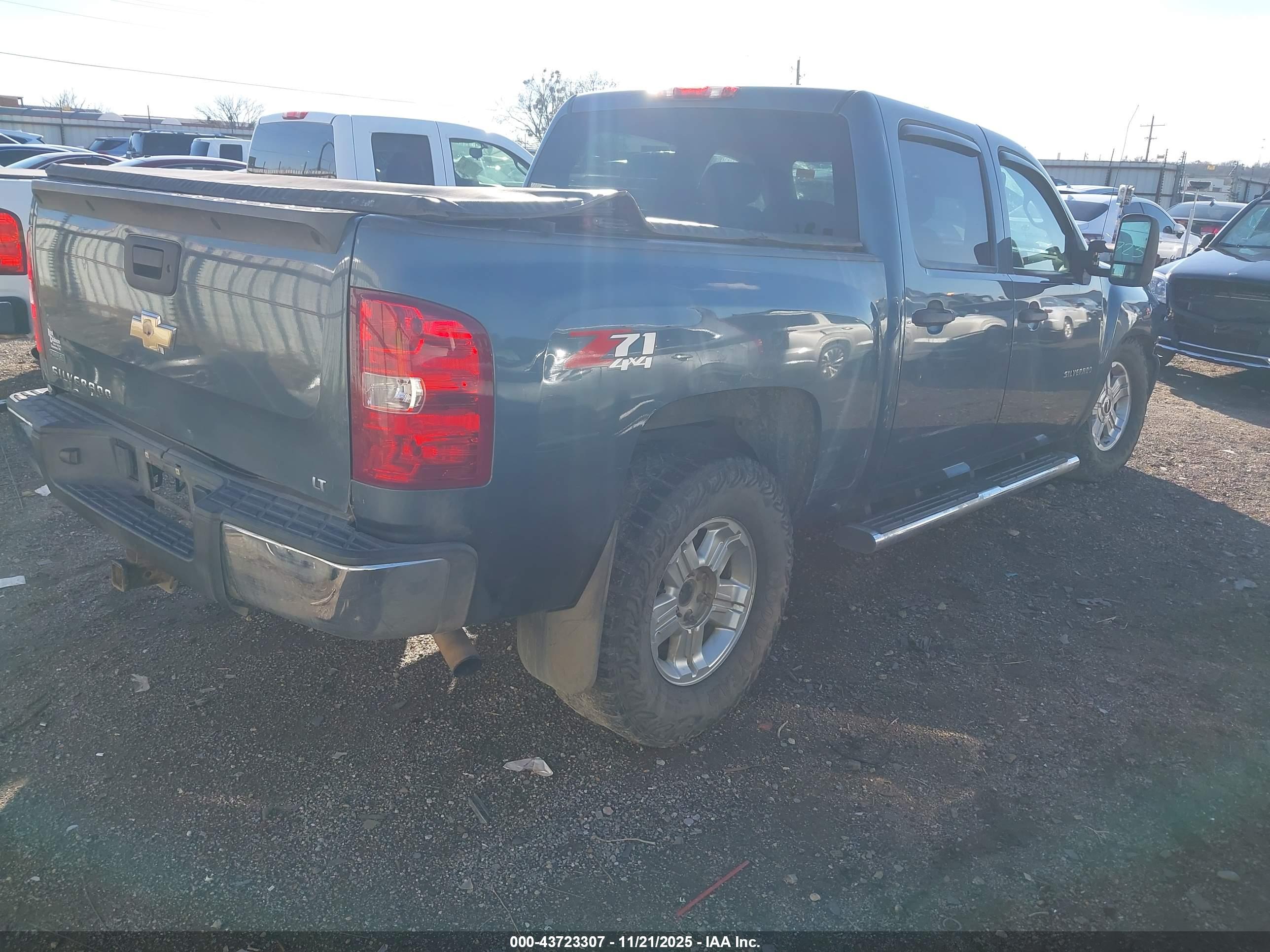 CHEVROLET SILVERADO image 4