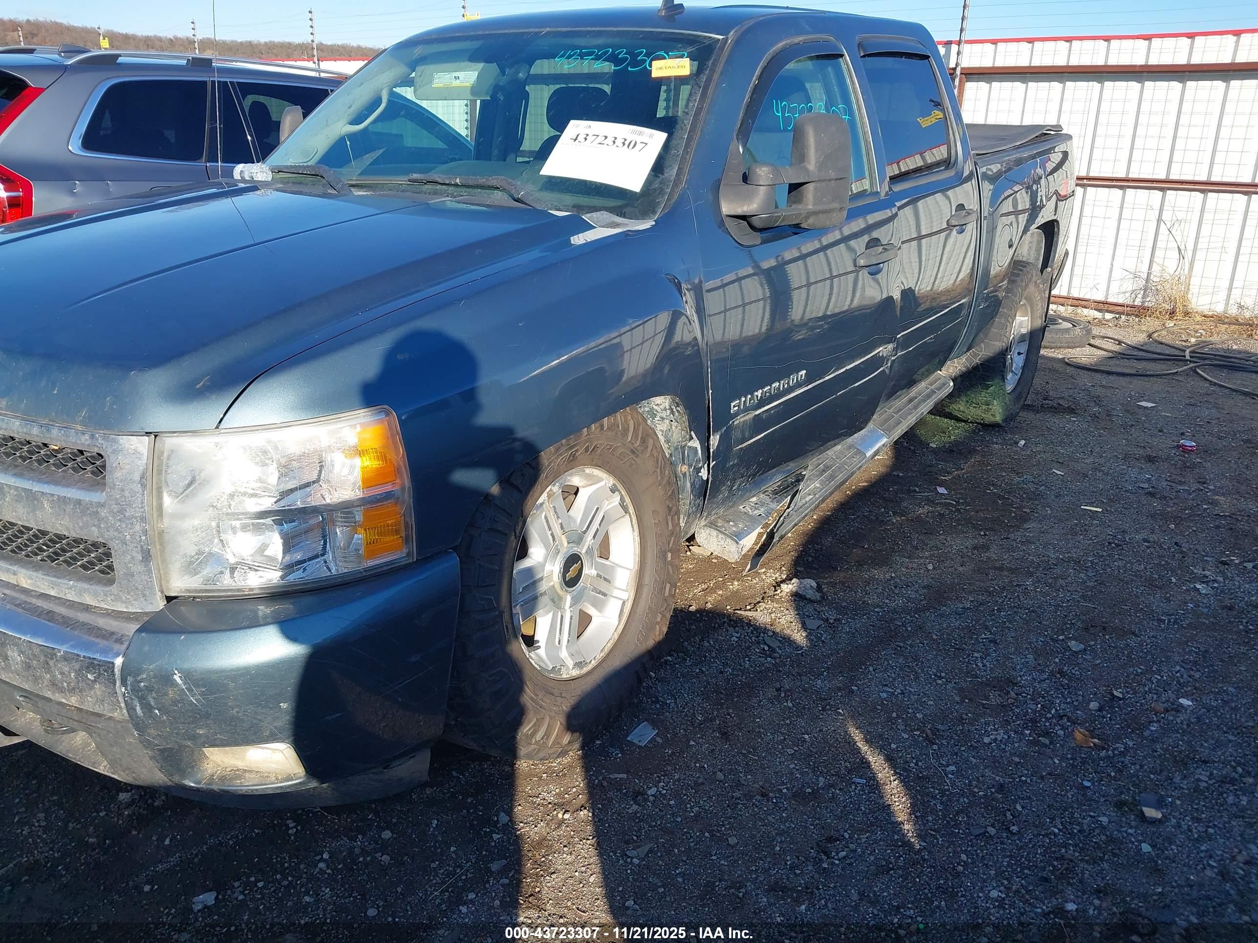 CHEVROLET SILVERADO image 6