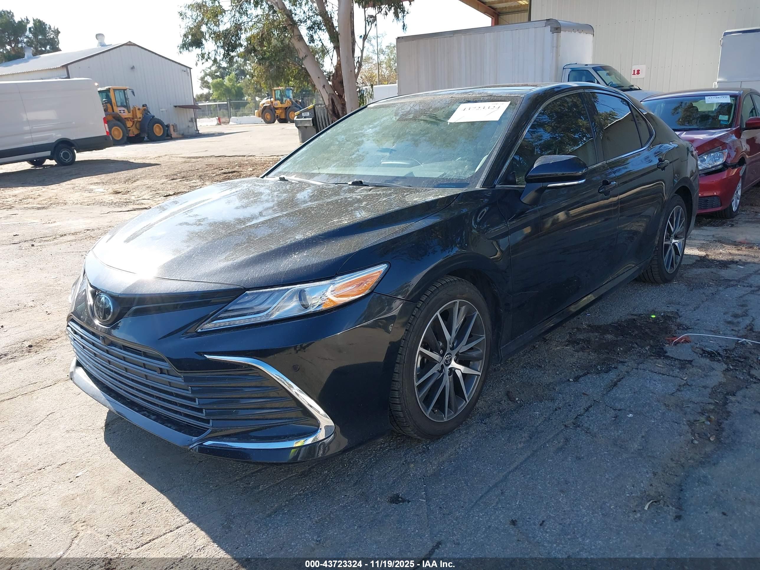 TOYOTA CAMRY image 2