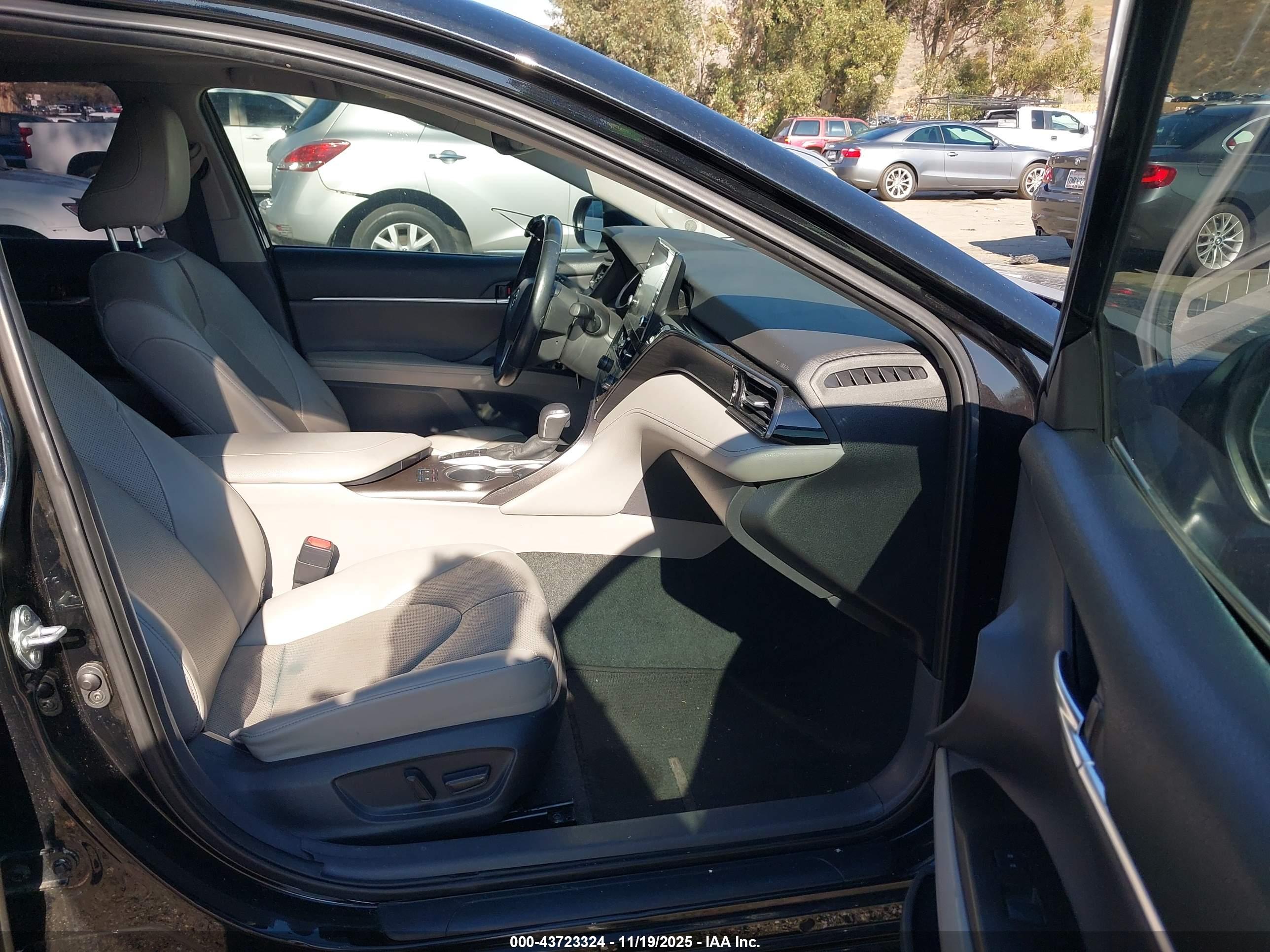 TOYOTA CAMRY image 5