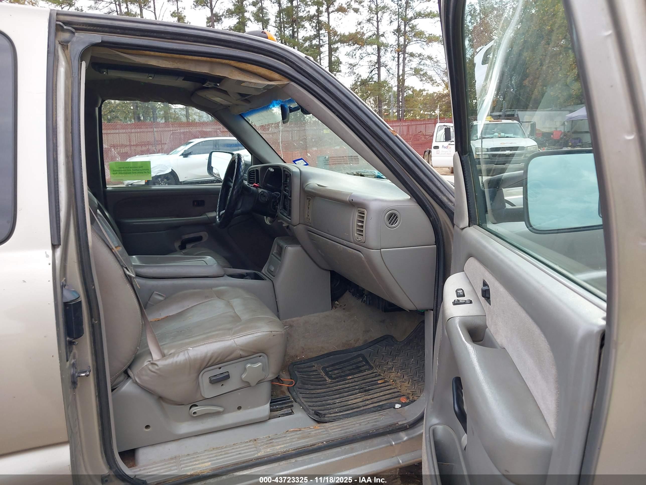 CHEVROLET SILVERADO image 8