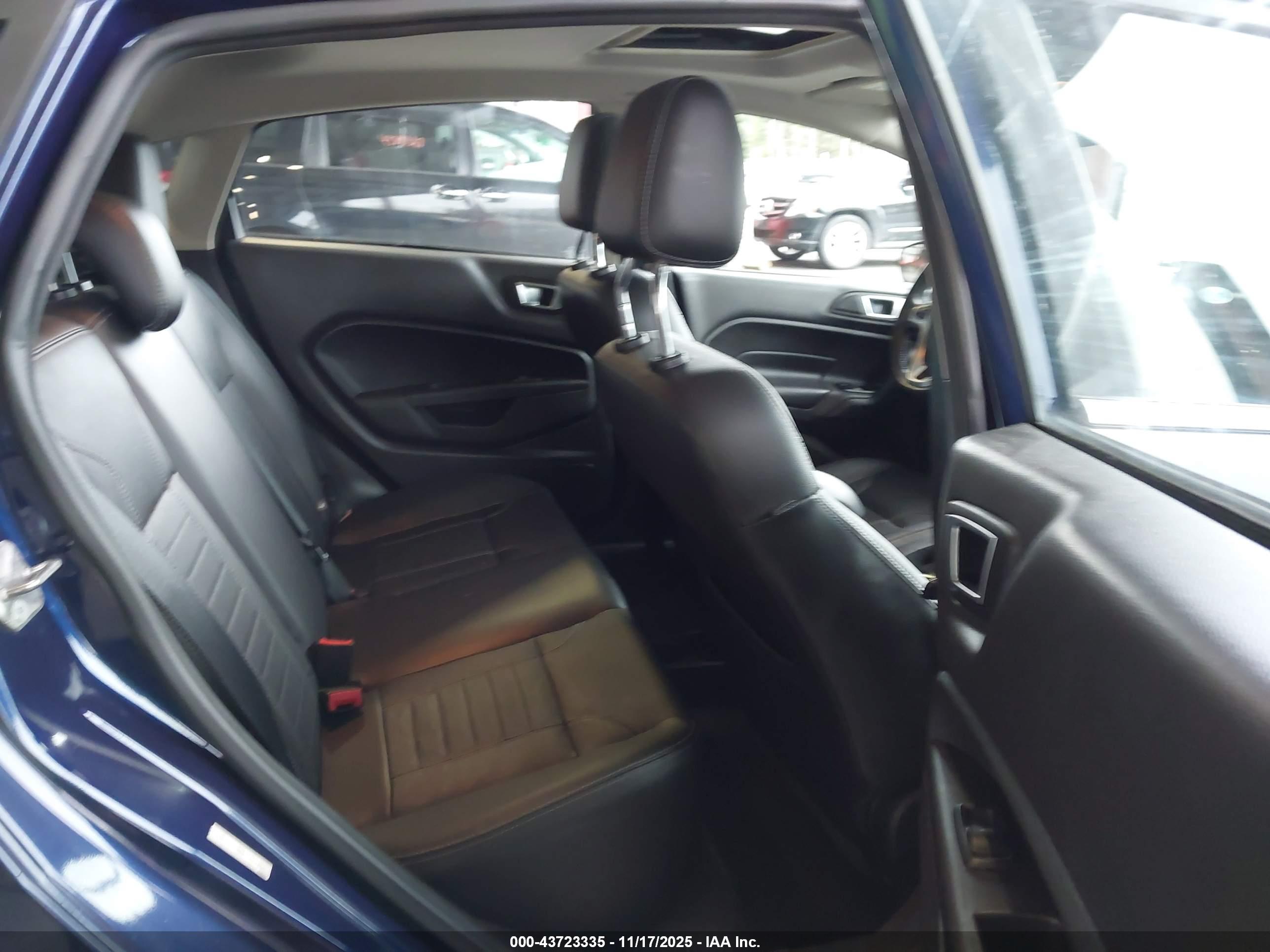 FORD FIESTA image 8