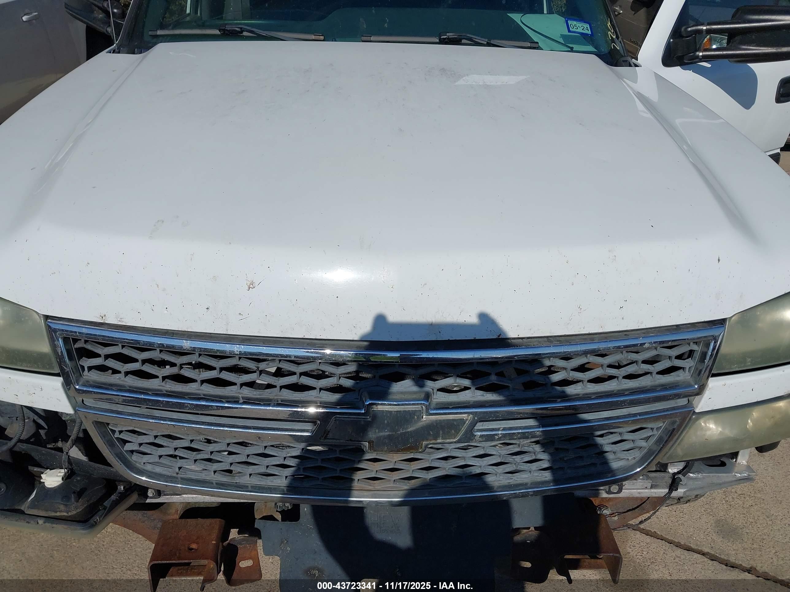CHEVROLET SILVERADO image 10
