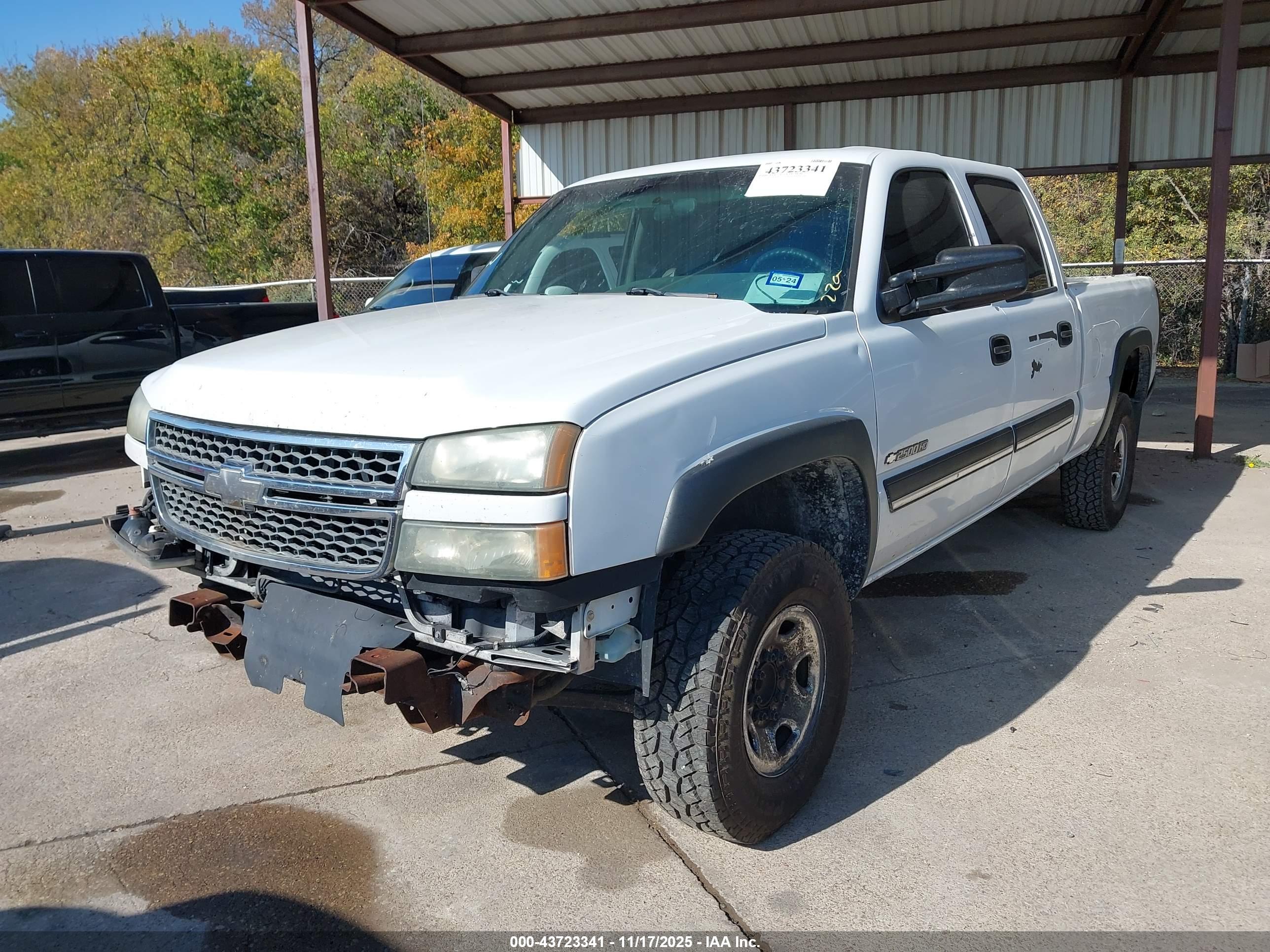 CHEVROLET SILVERADO image 2