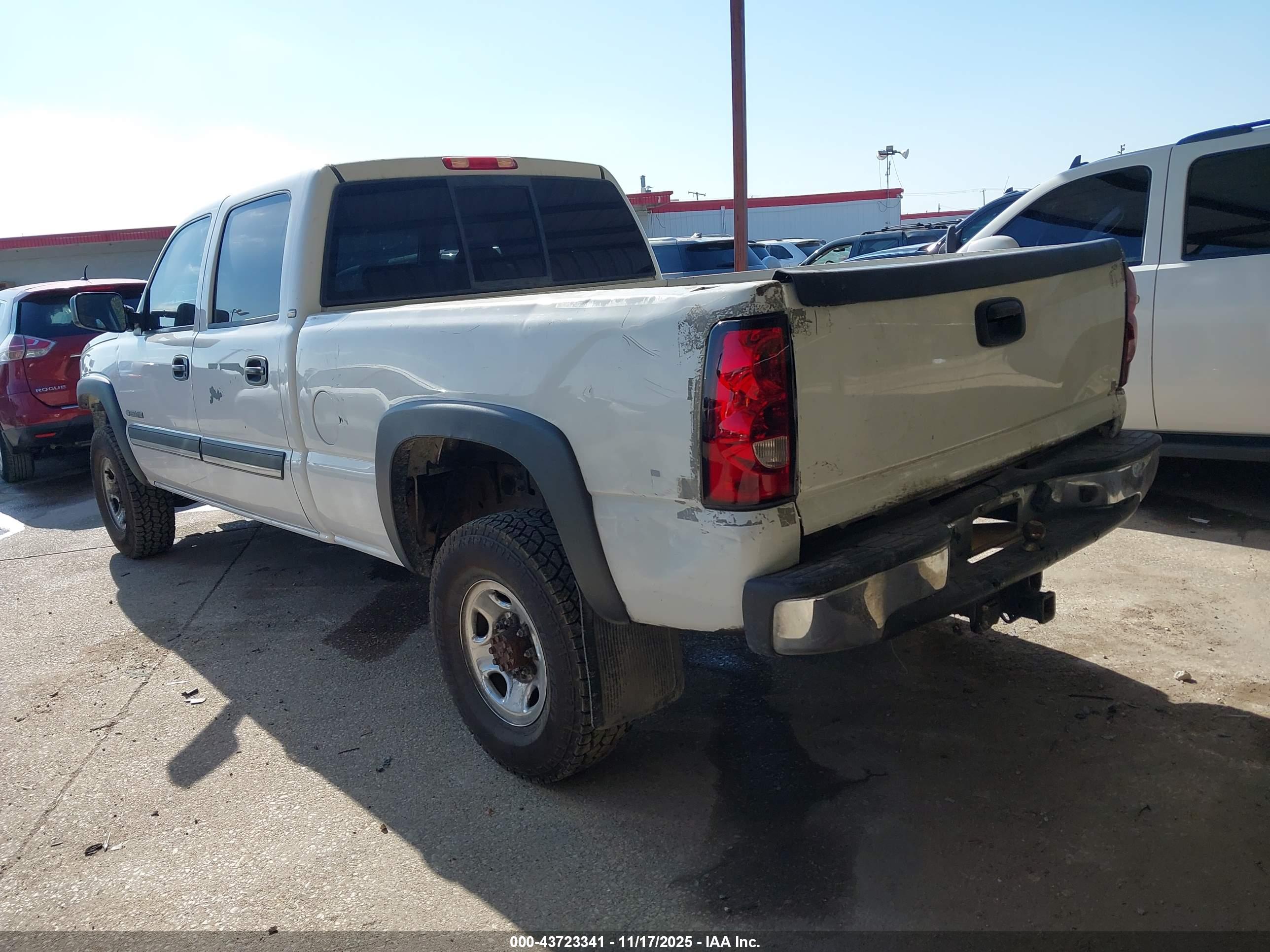 CHEVROLET SILVERADO image 3