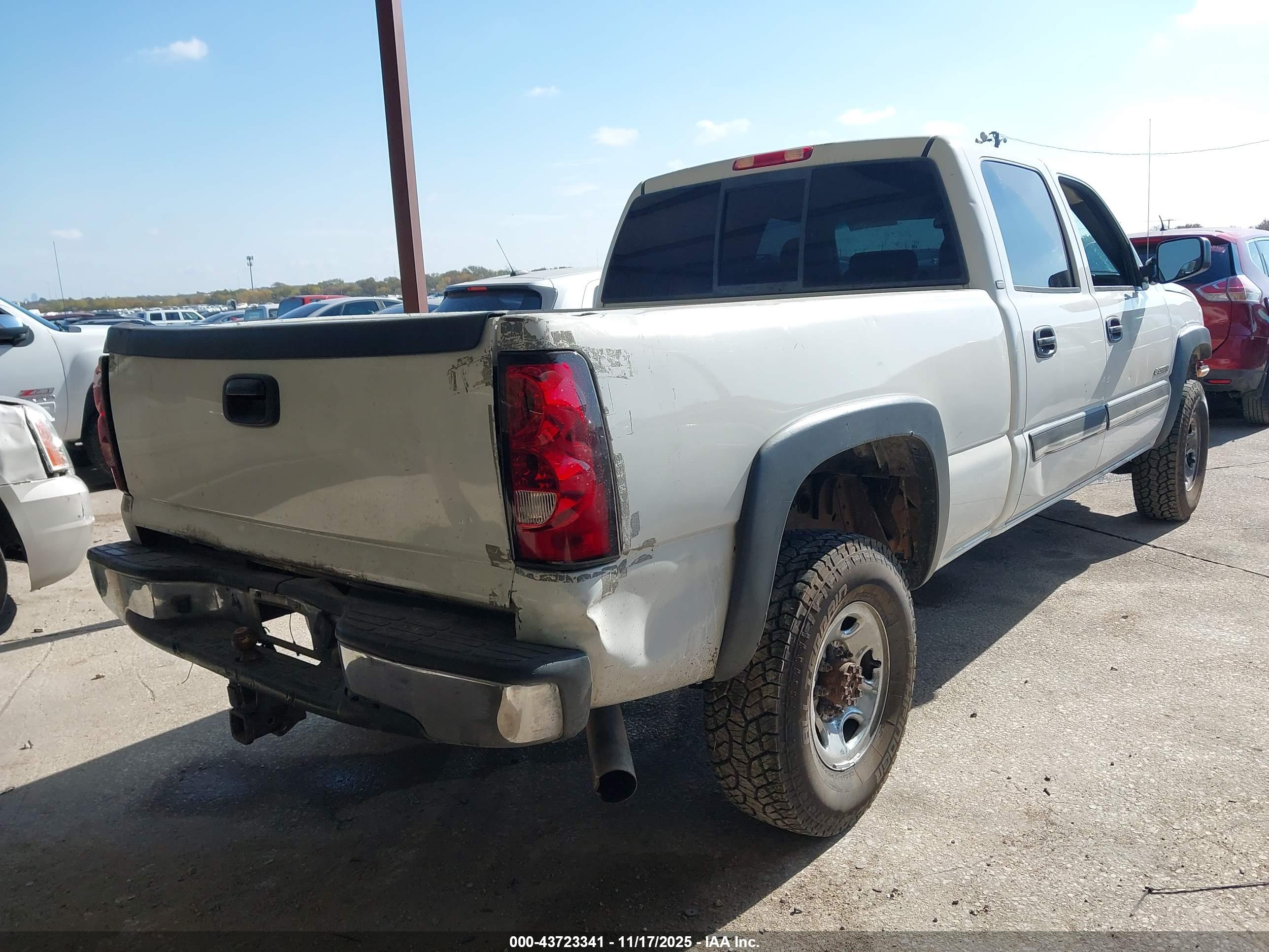CHEVROLET SILVERADO image 4