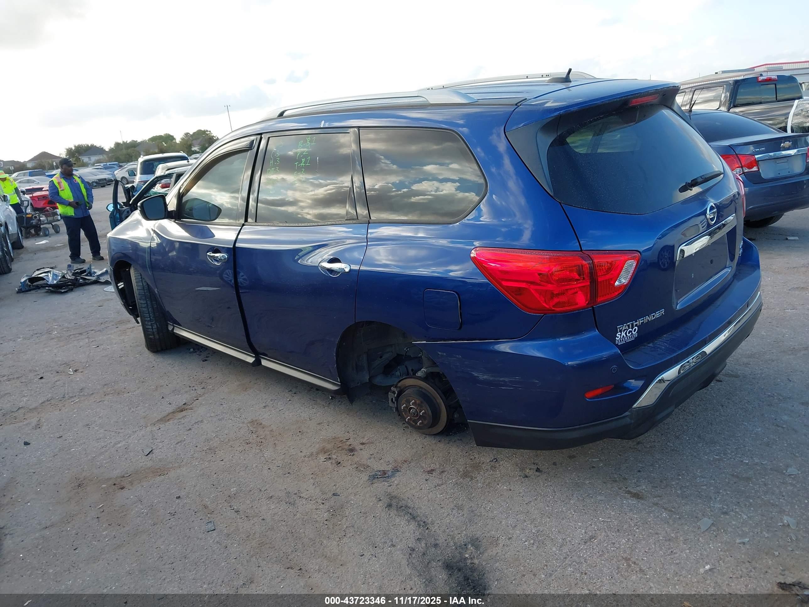 NISSAN PATHFINDER image 3