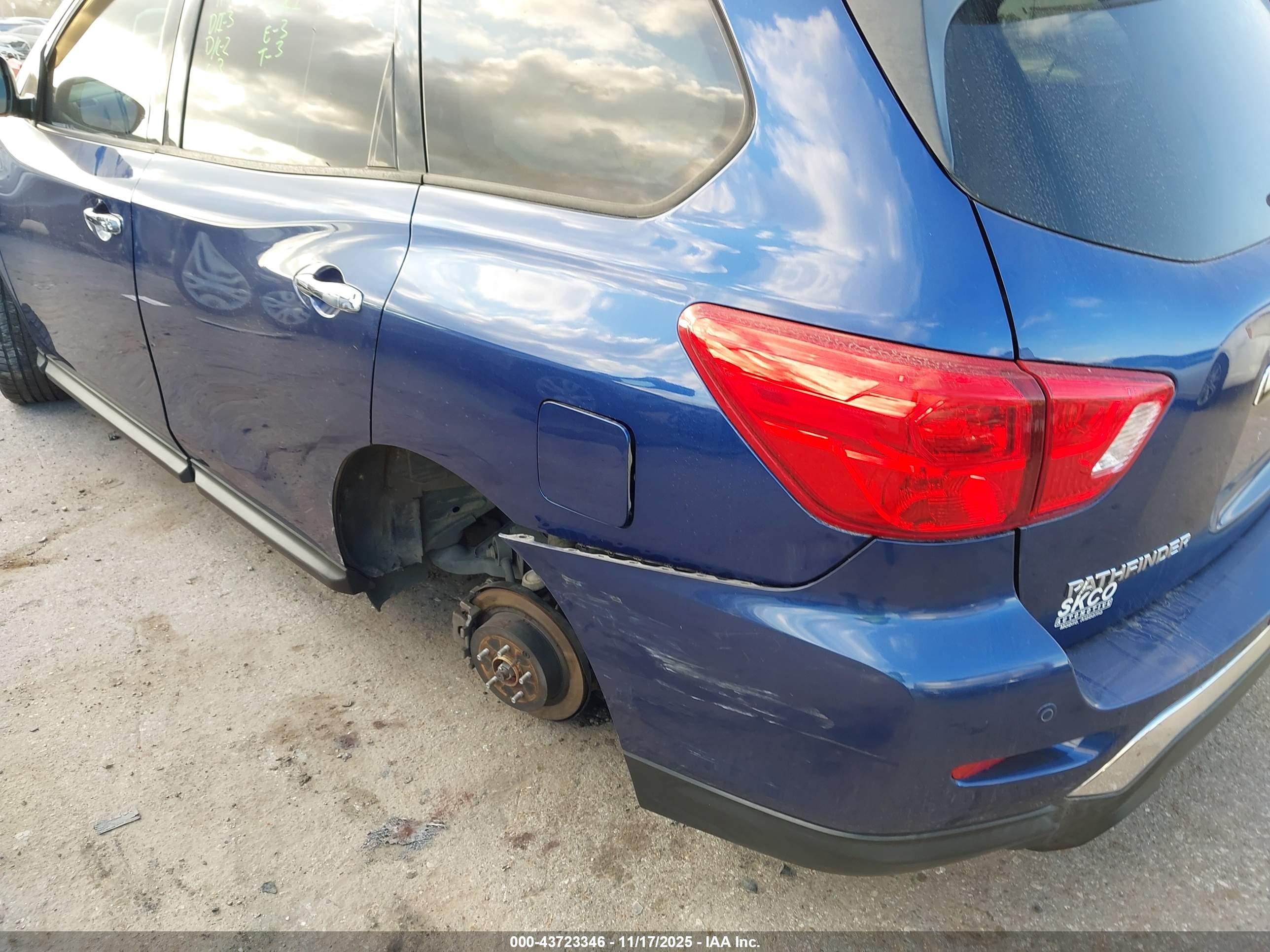 NISSAN PATHFINDER image 6