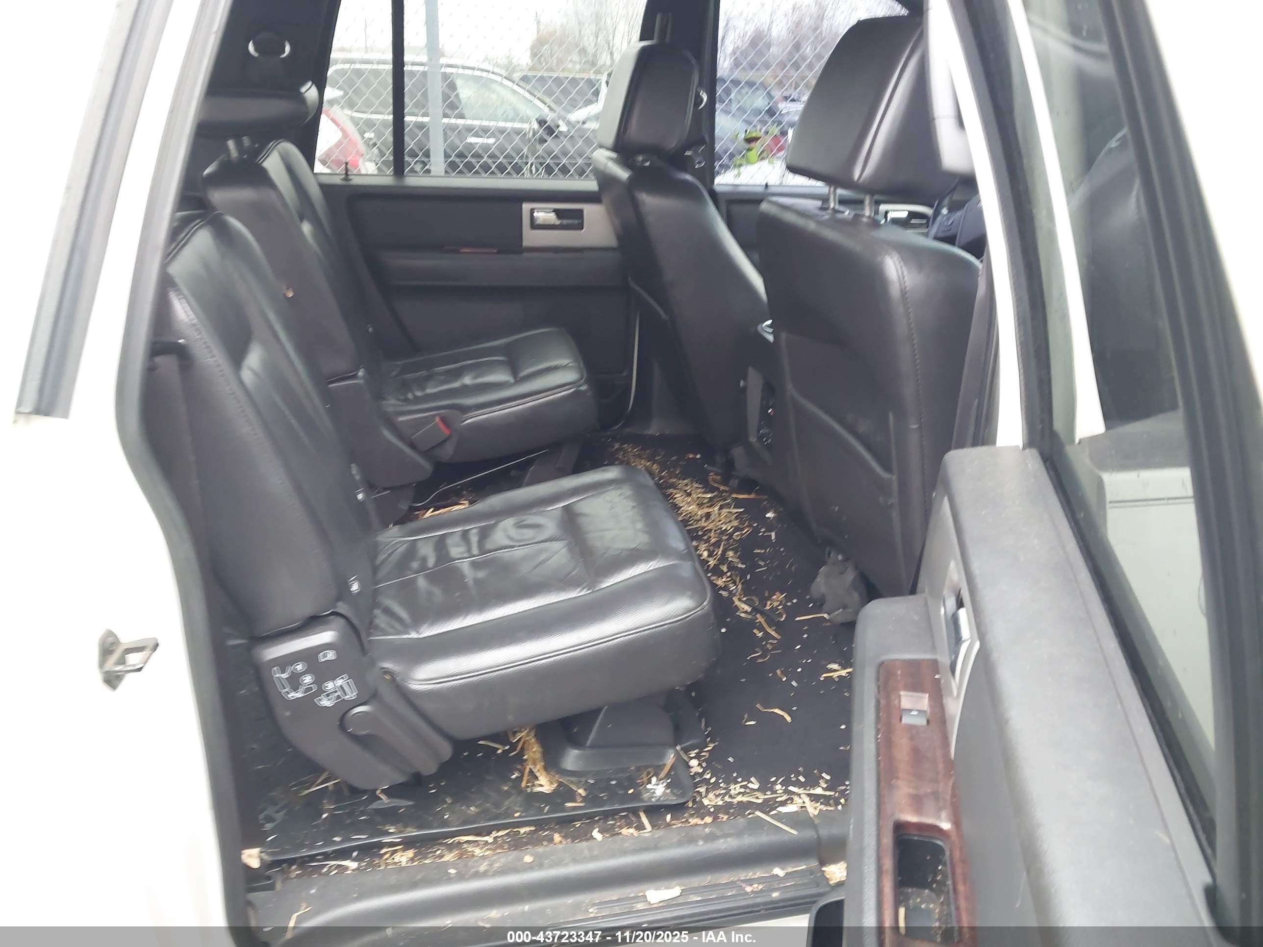FORD EXPEDITION image 8
