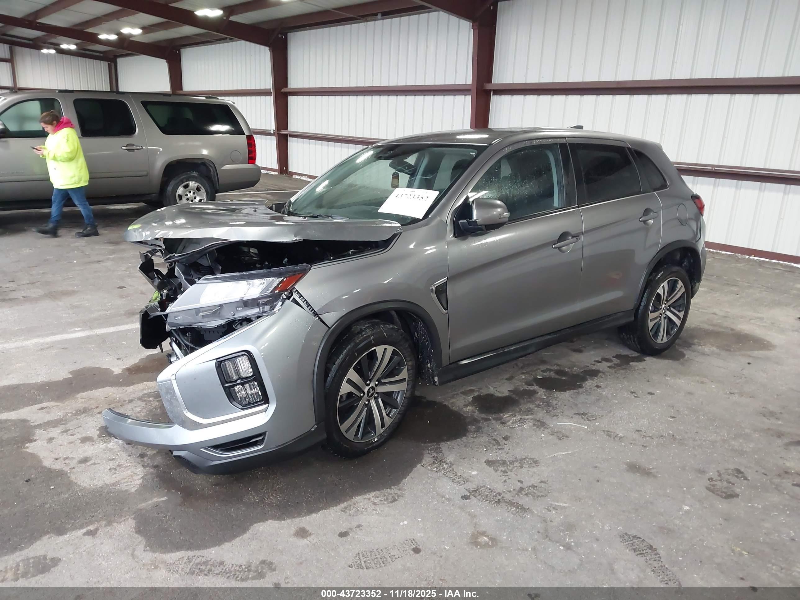 MITSUBISHI OUTLANDER image 2