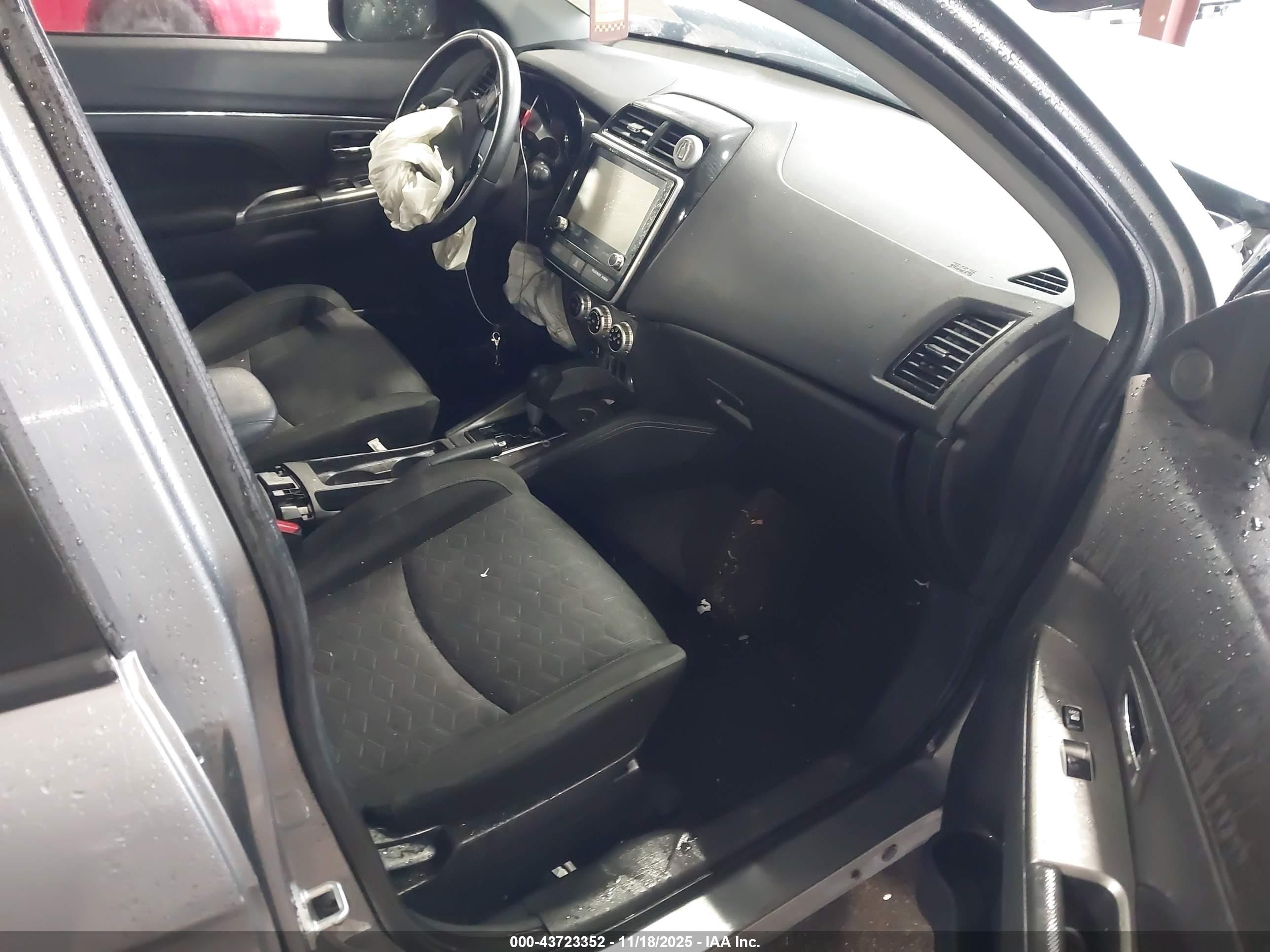 MITSUBISHI OUTLANDER image 5