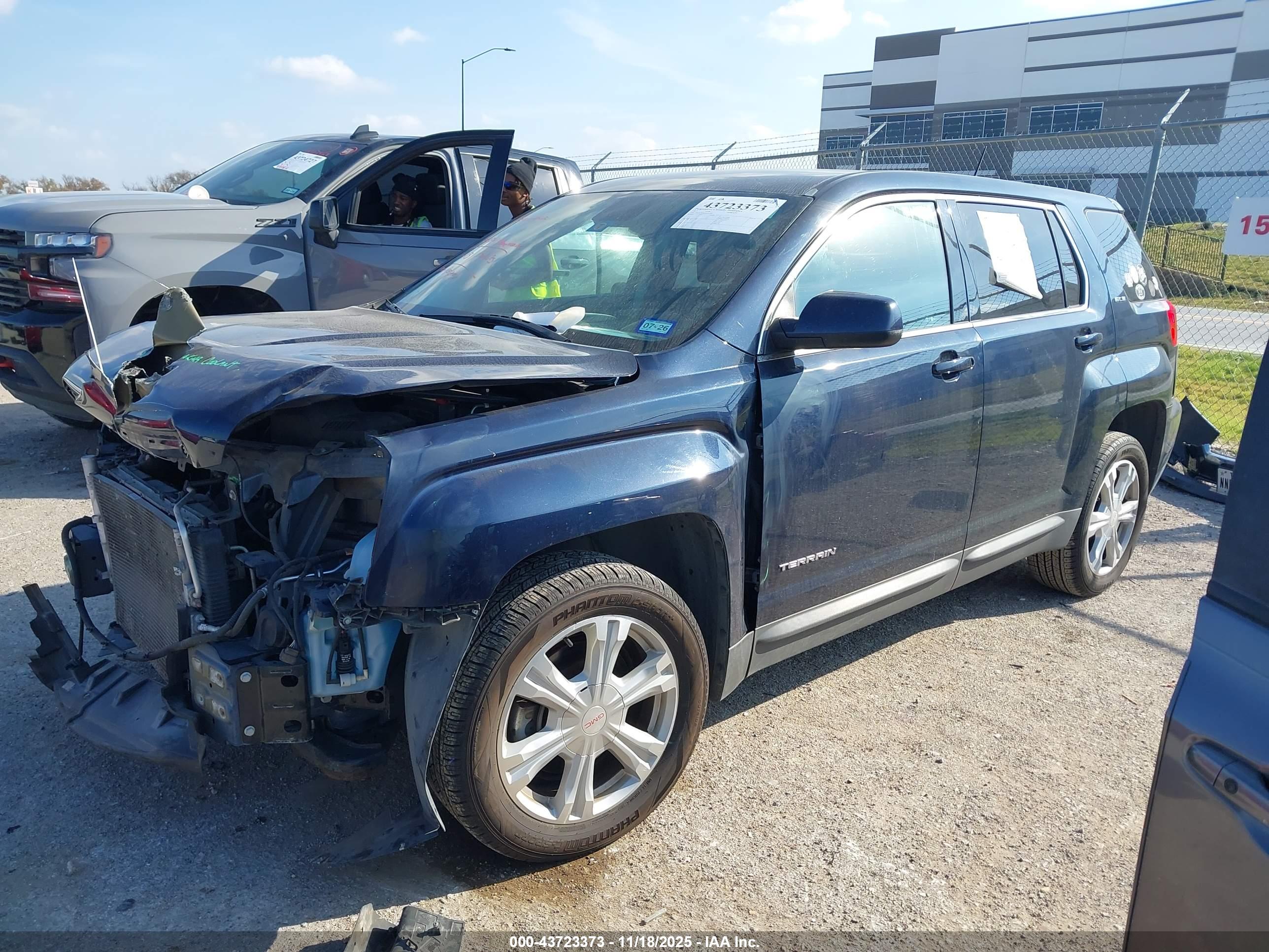 GMC TERRAIN image 2