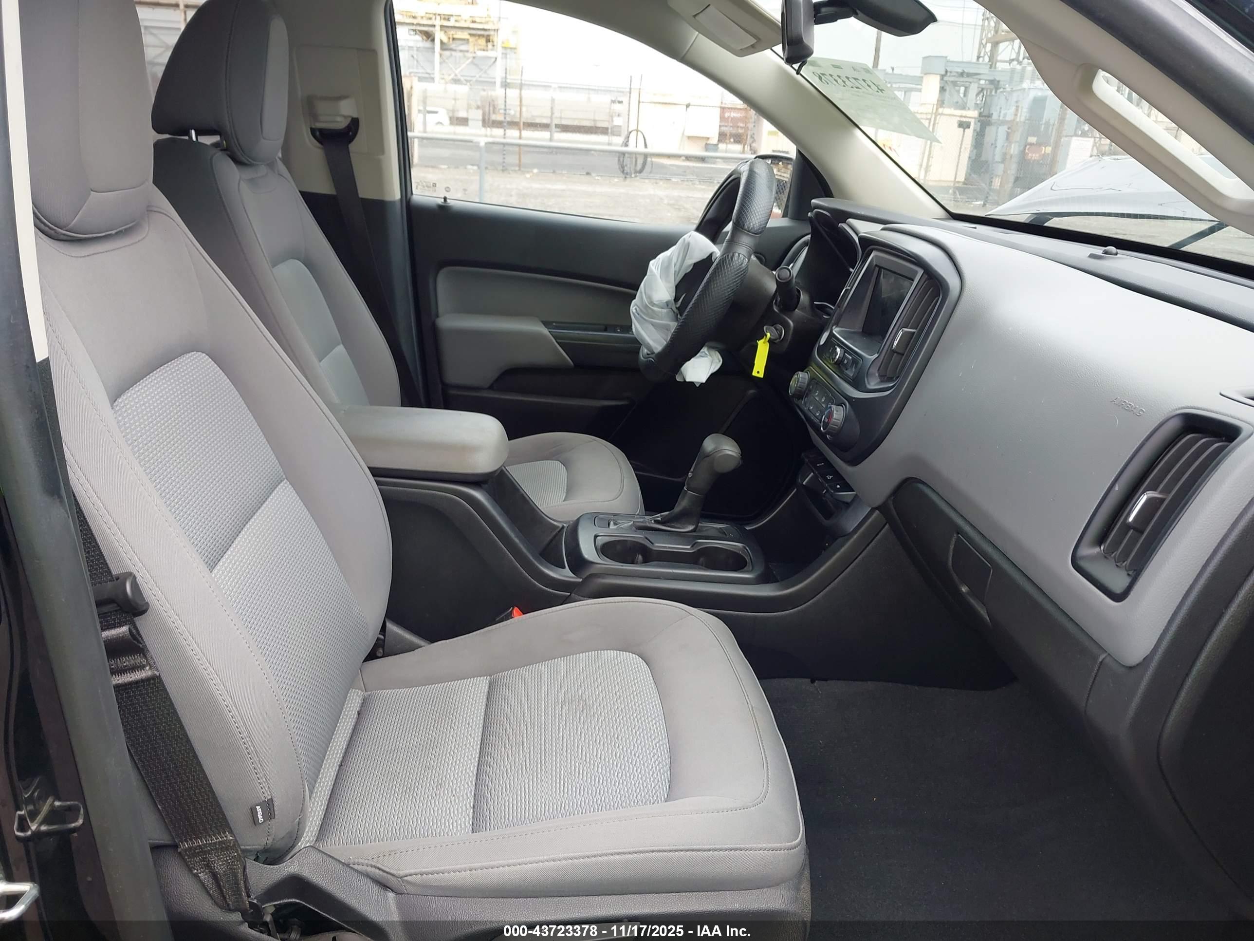 CHEVROLET COLORADO image 5