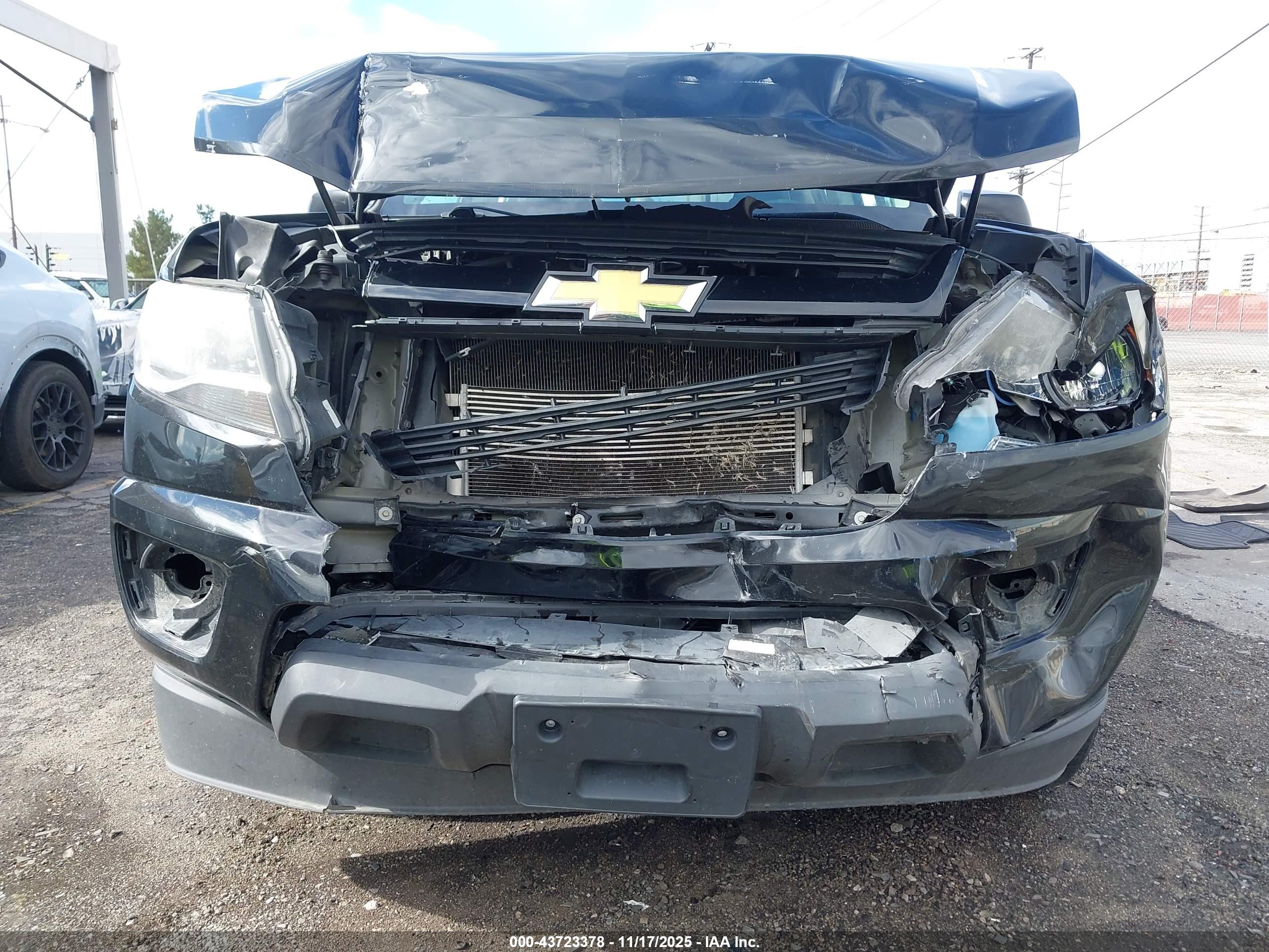 CHEVROLET COLORADO image 6