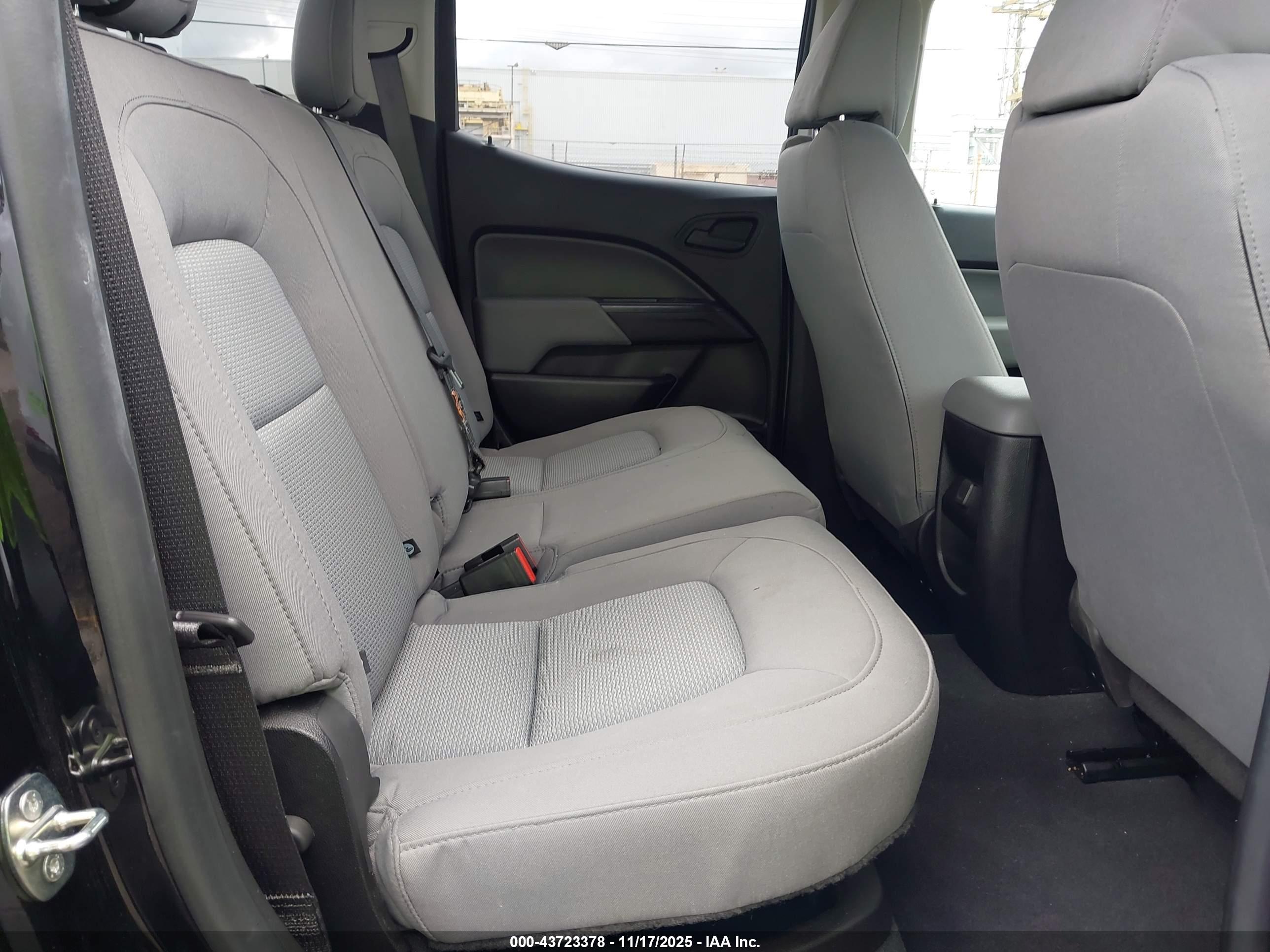 CHEVROLET COLORADO image 8