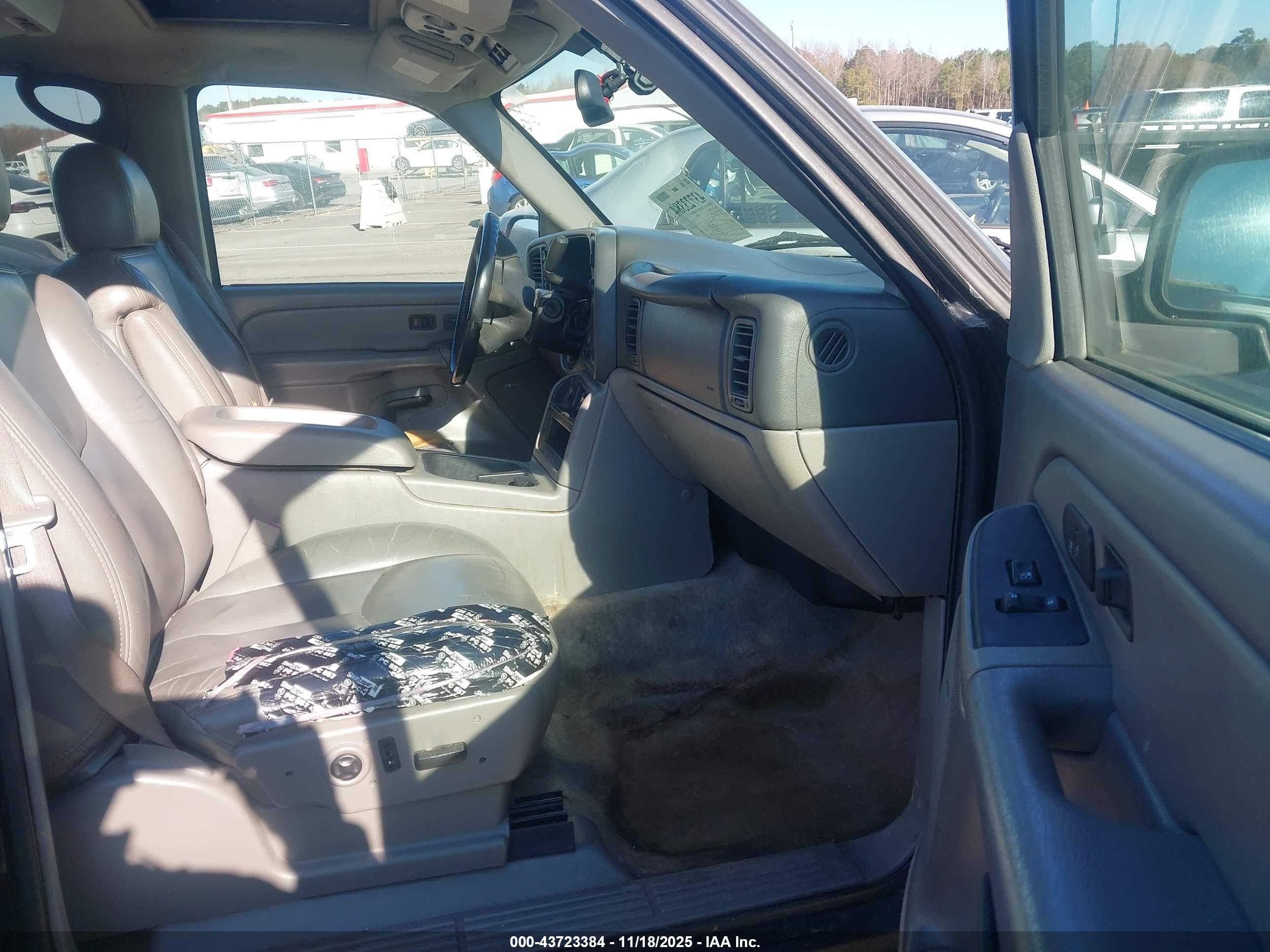 GMC YUKON image 5