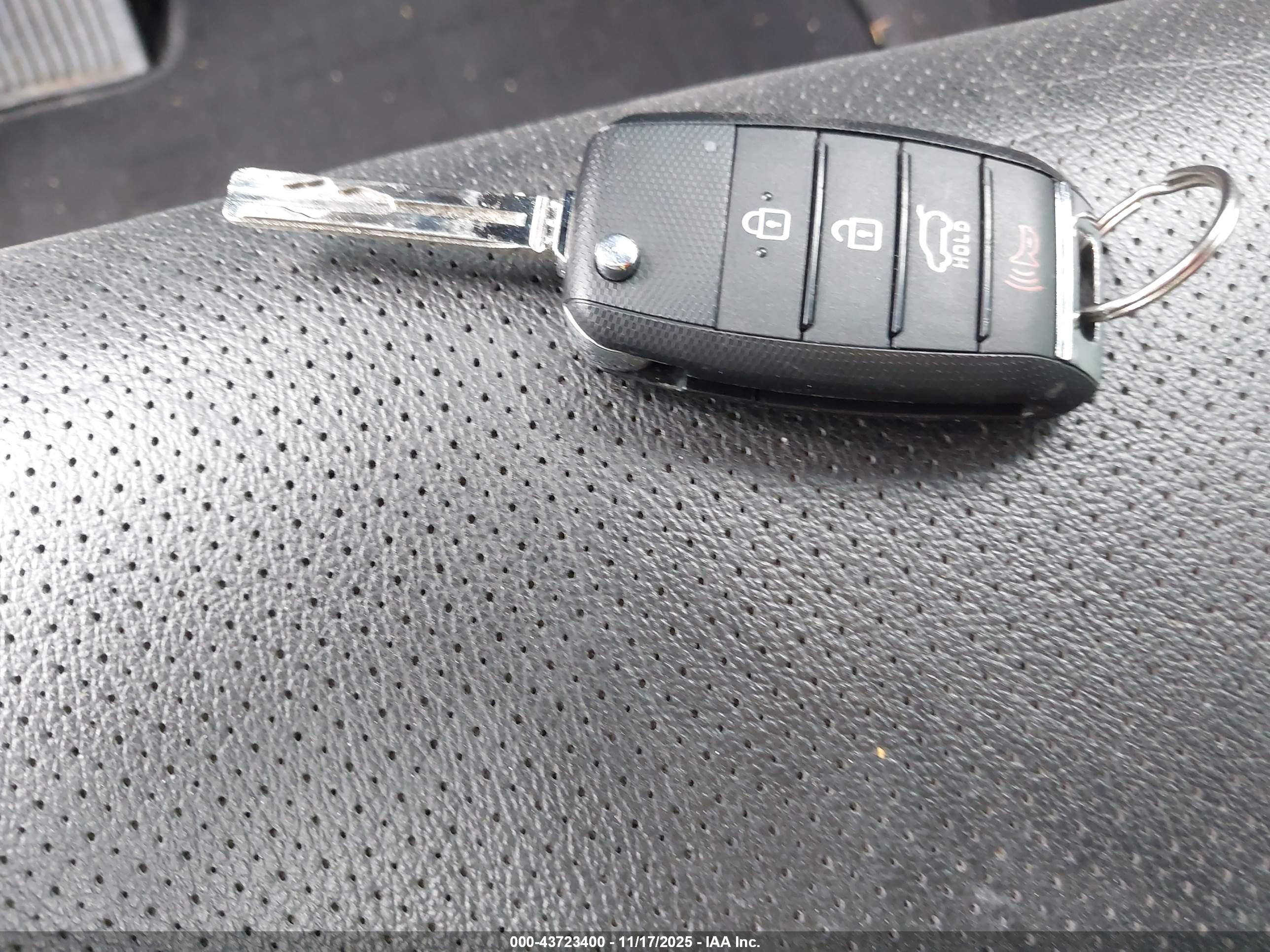 KIA SPORTAGE image 11