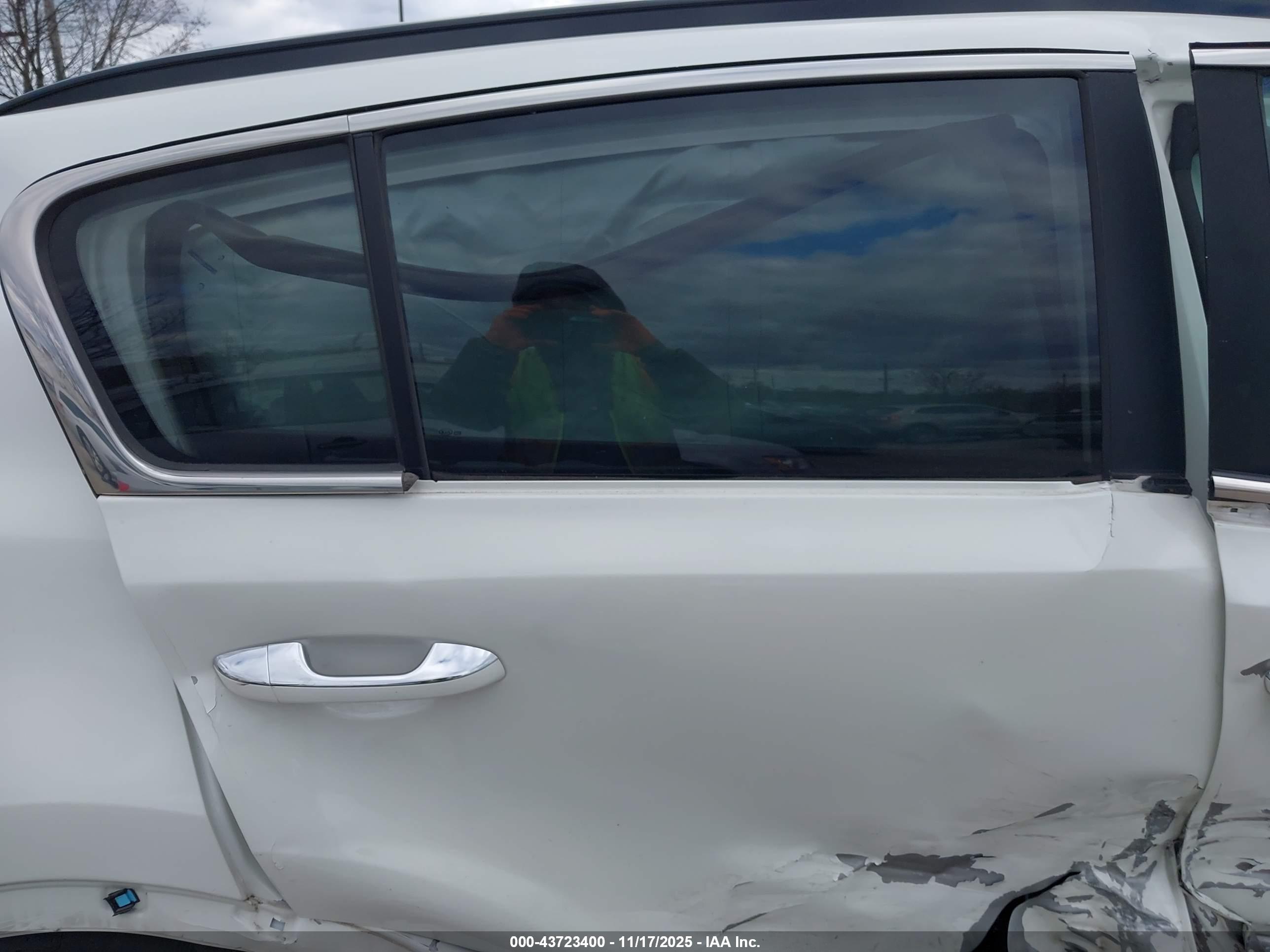 KIA SPORTAGE image 8