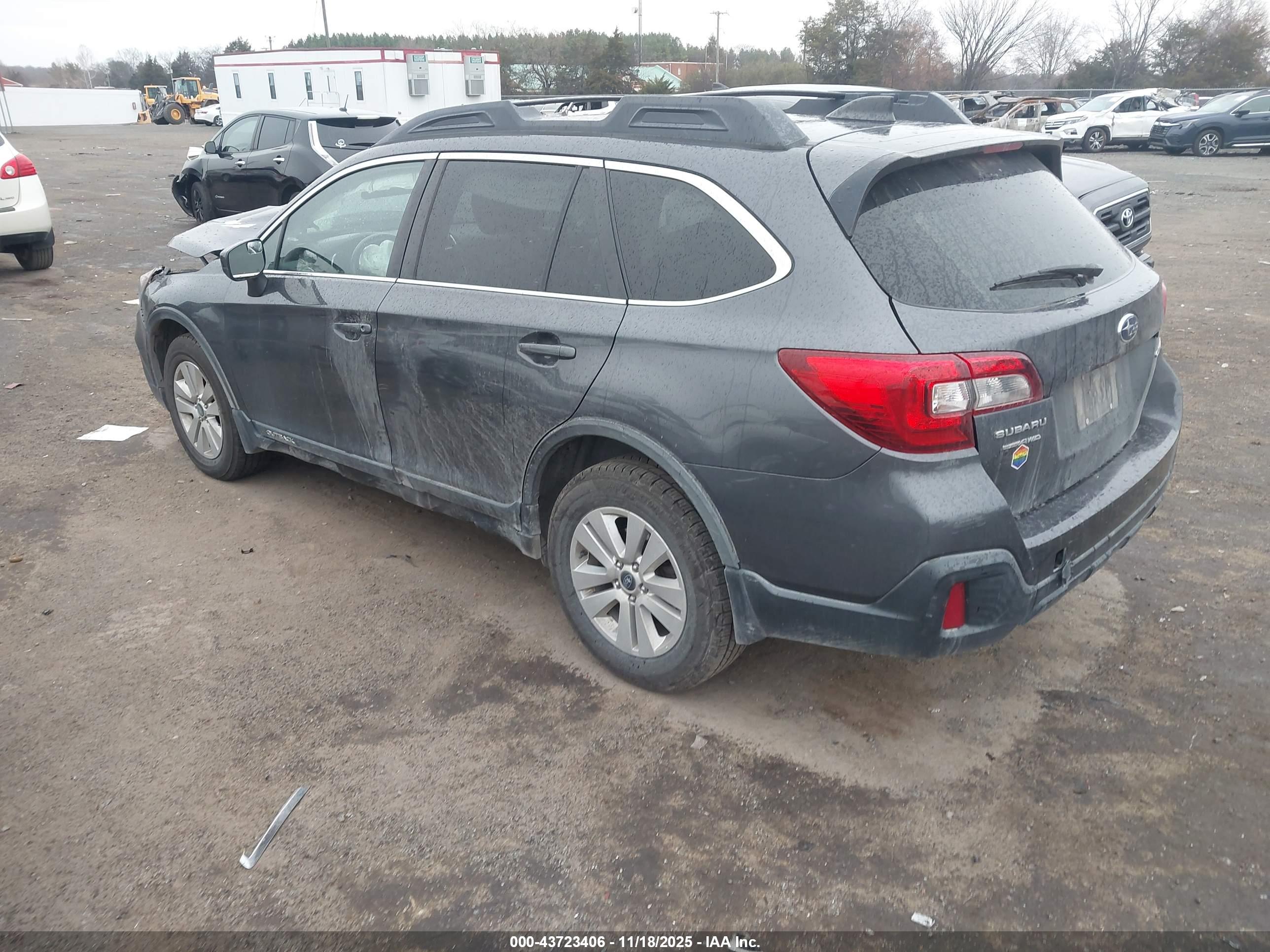 SUBARU OUTBACK image 3
