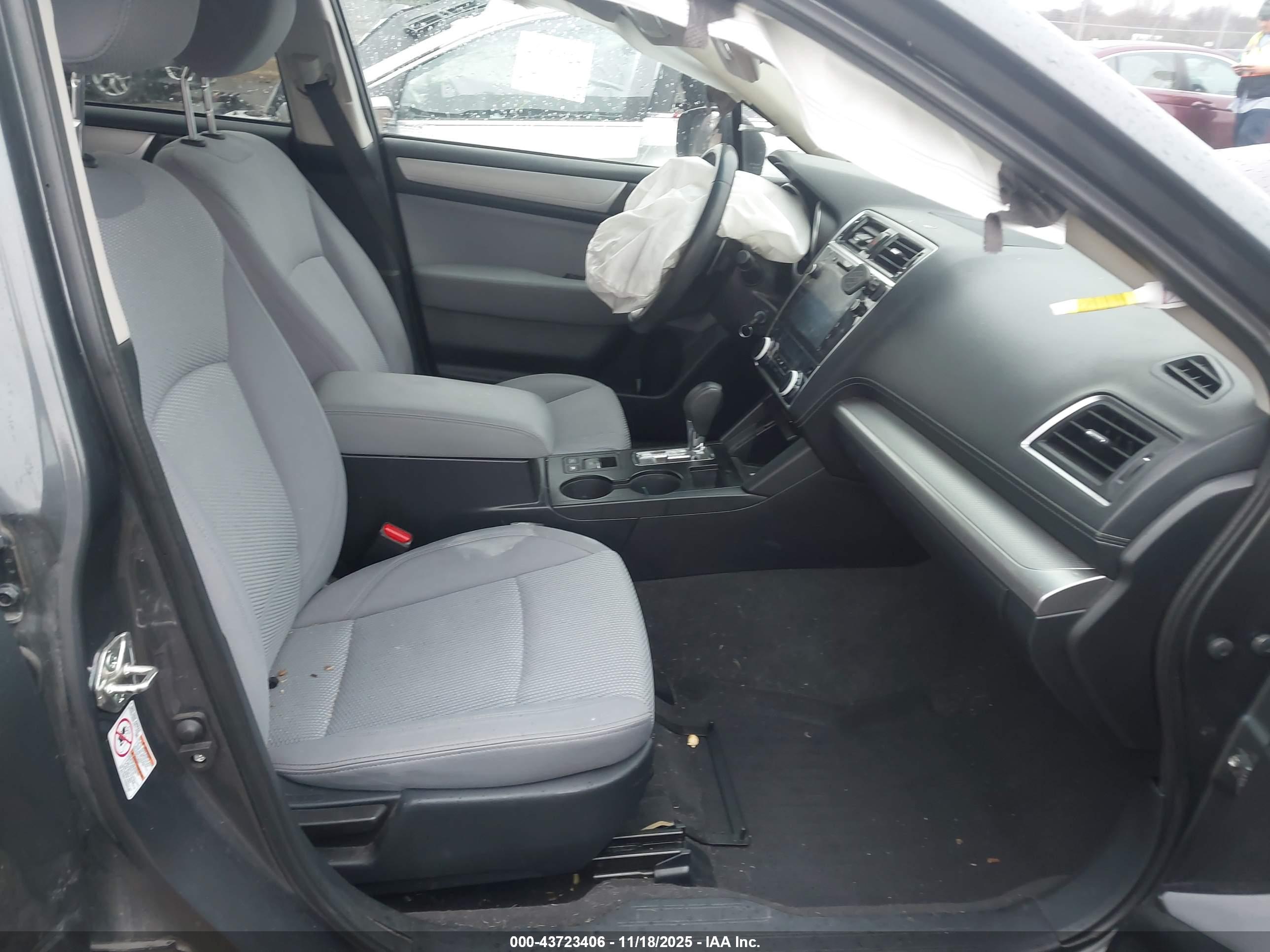SUBARU OUTBACK image 5