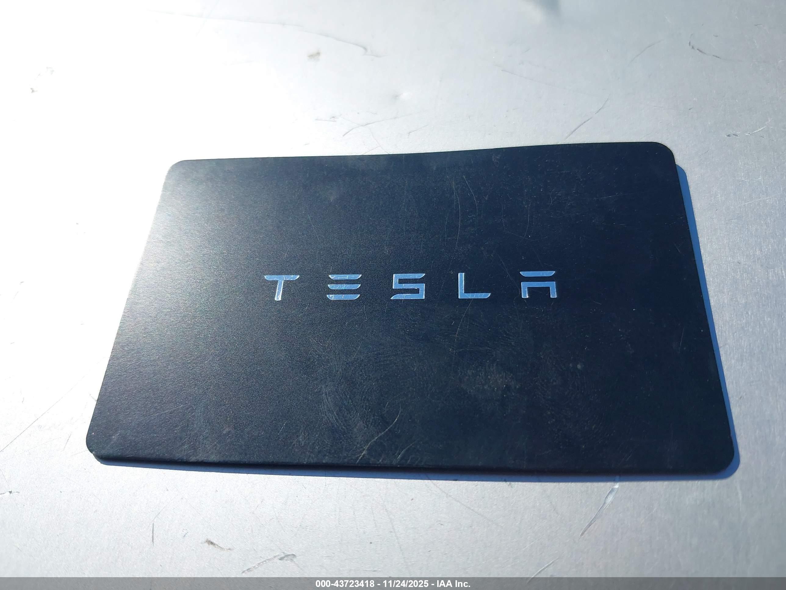 TESLA MODEL image 11
