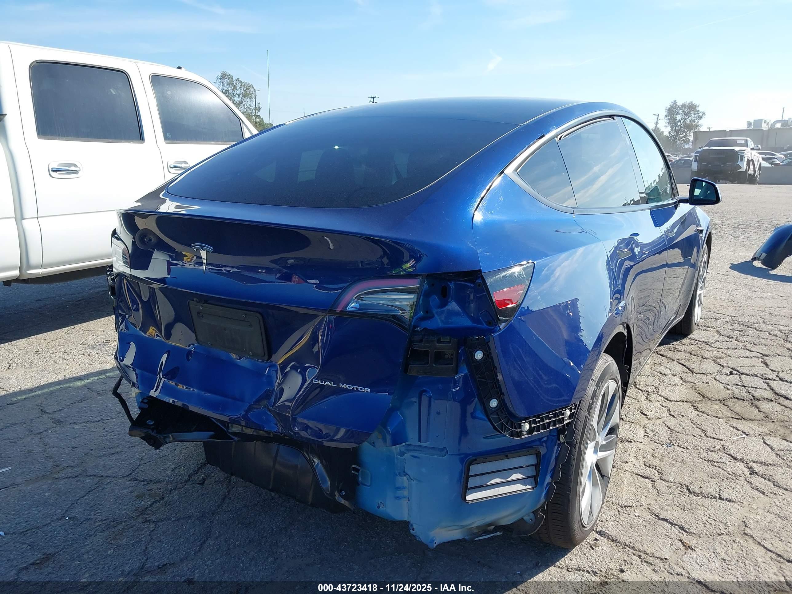 TESLA MODEL image 4