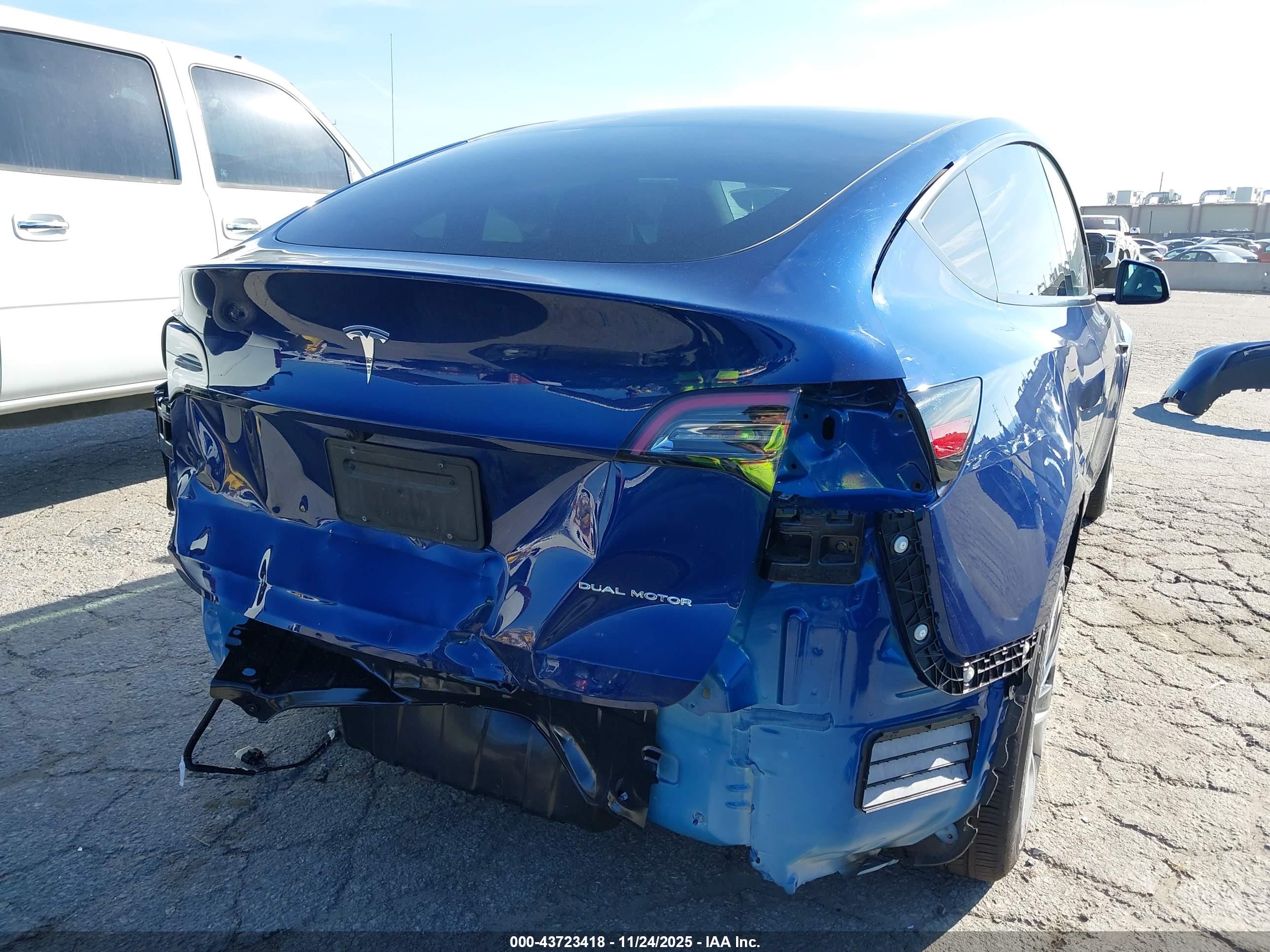 TESLA MODEL image 6