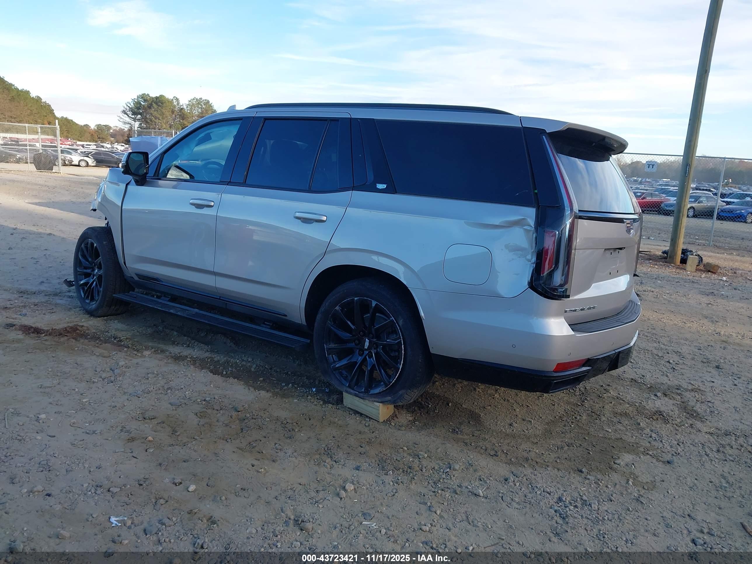 CADILLAC ESCALADE image 3