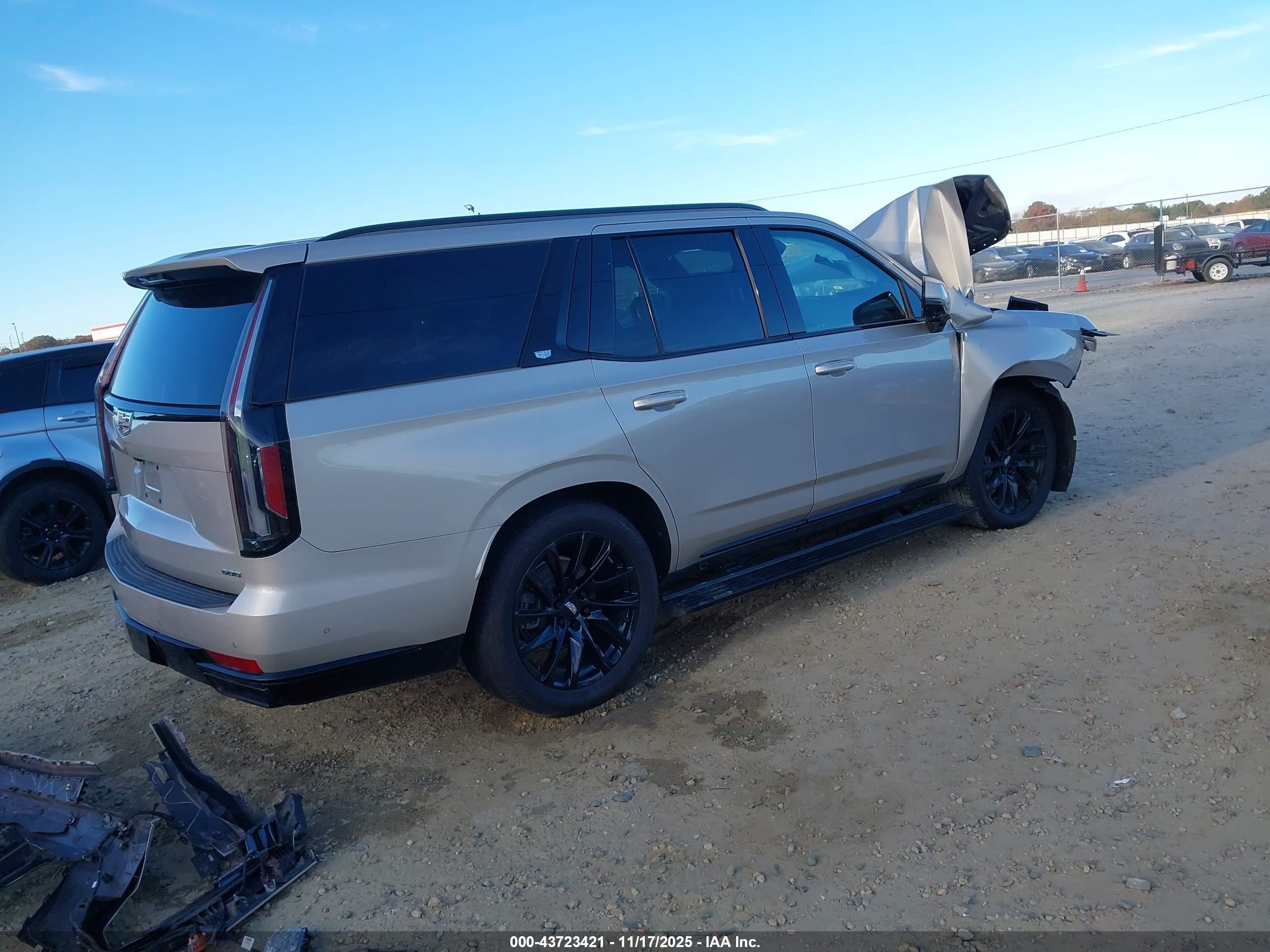 CADILLAC ESCALADE image 4