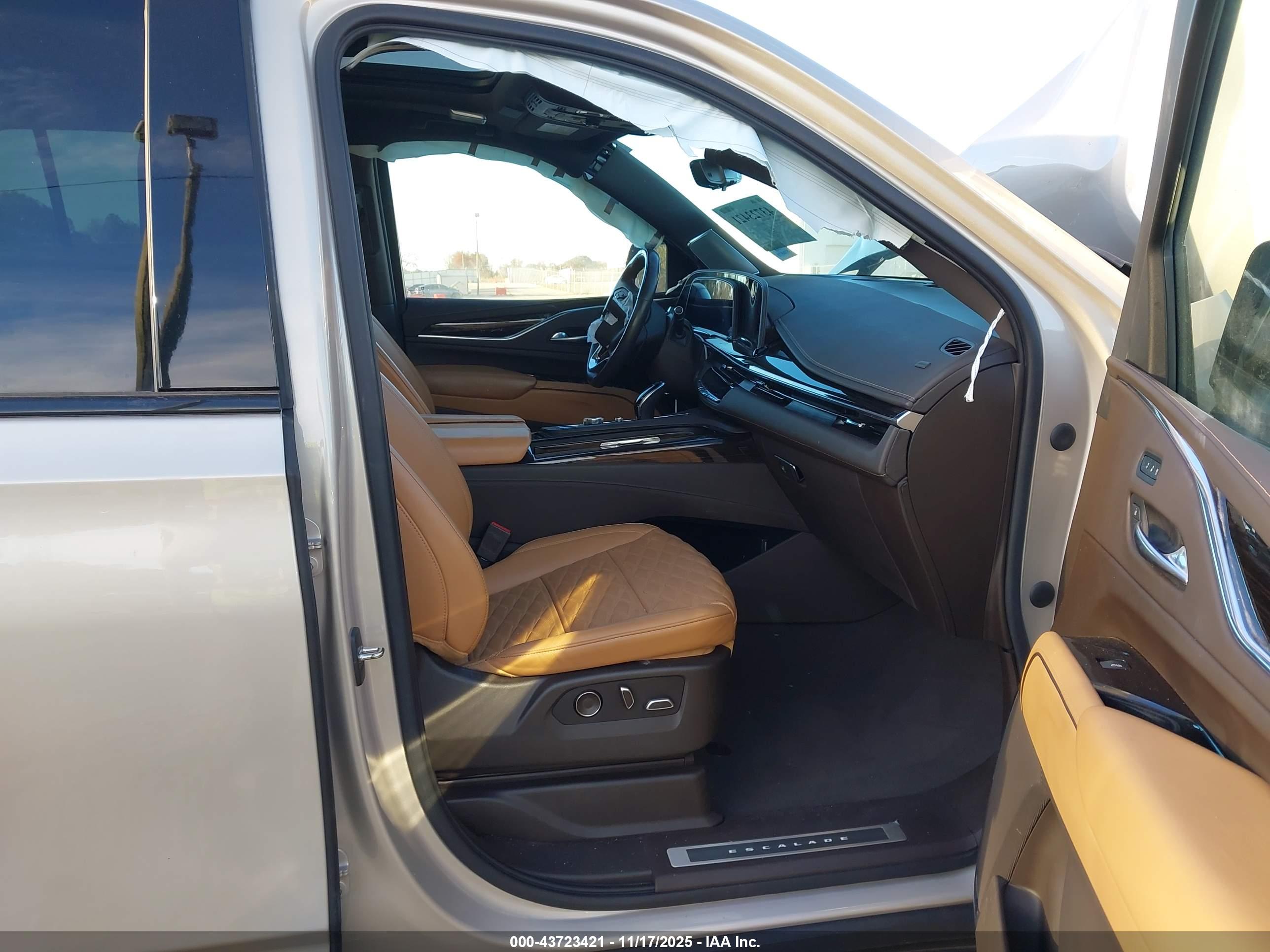 CADILLAC ESCALADE image 5