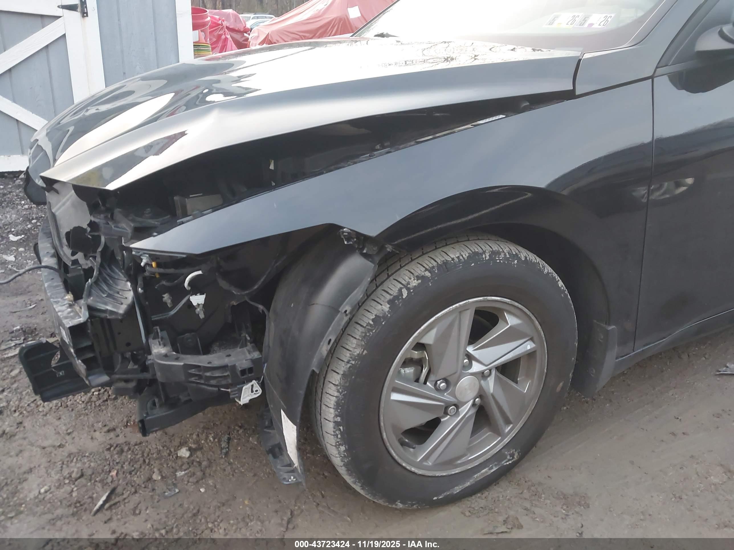 HYUNDAI ELANTRA image 6