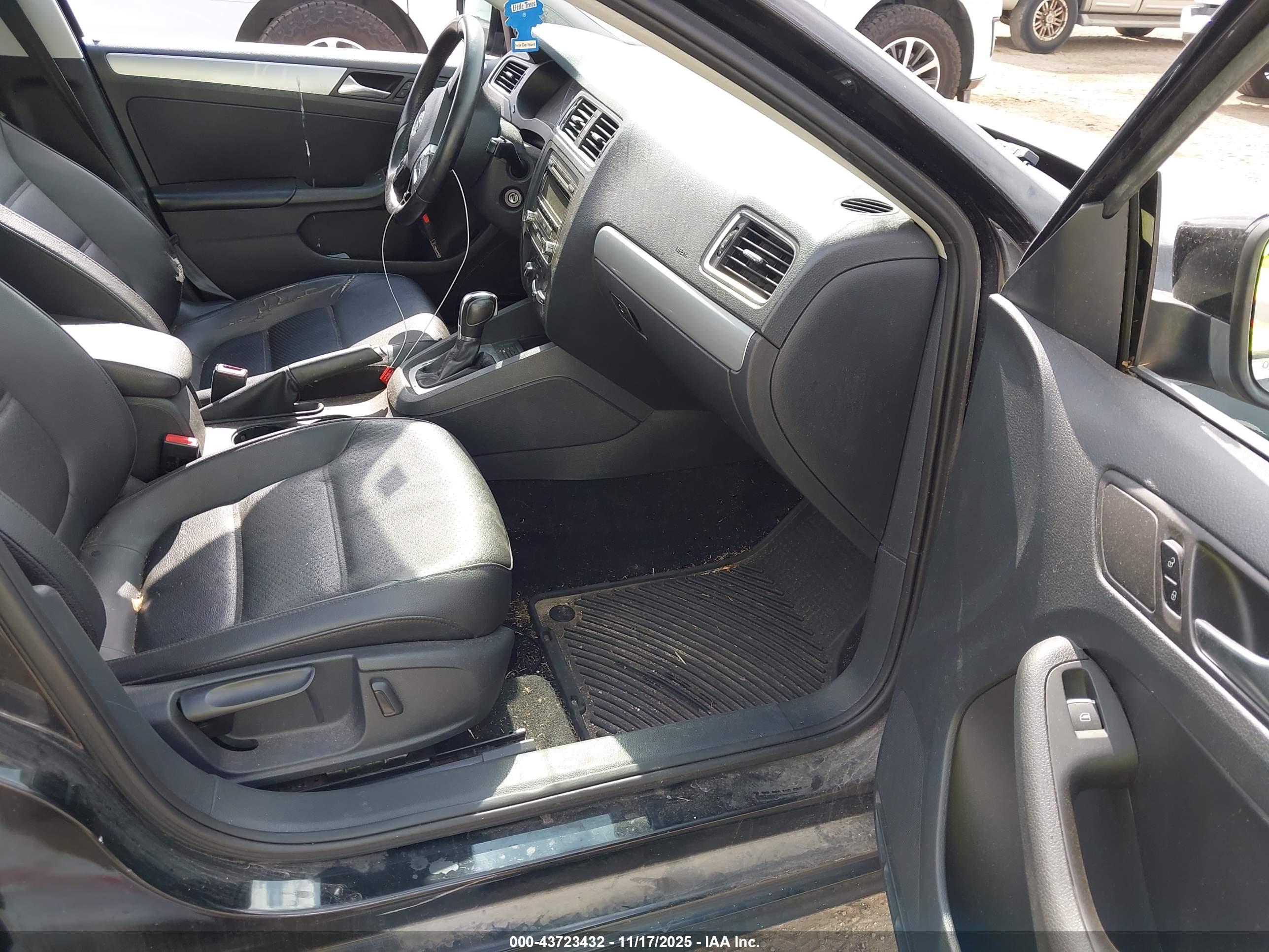 VOLKSWAGEN JETTA image 5