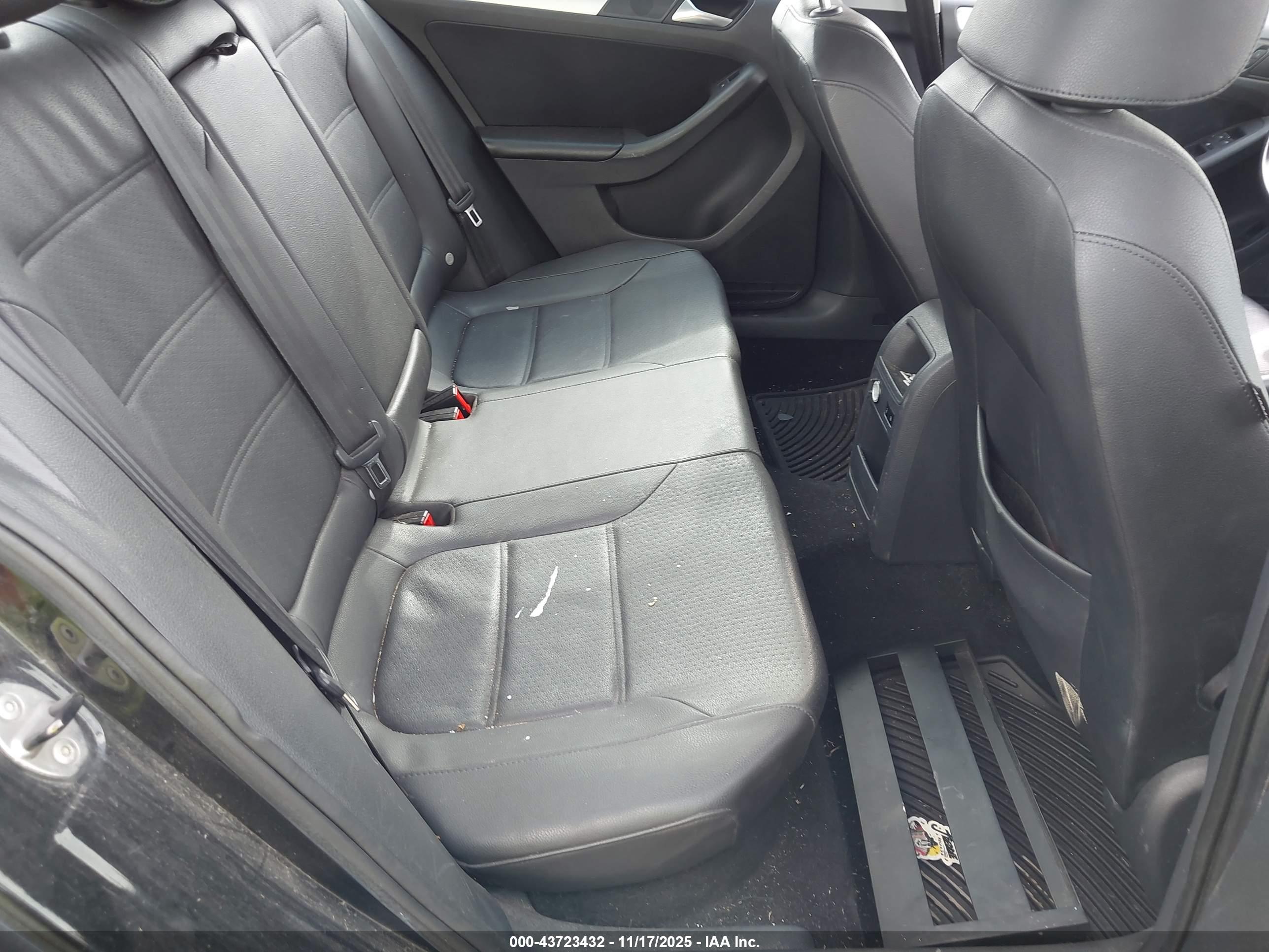 VOLKSWAGEN JETTA image 8