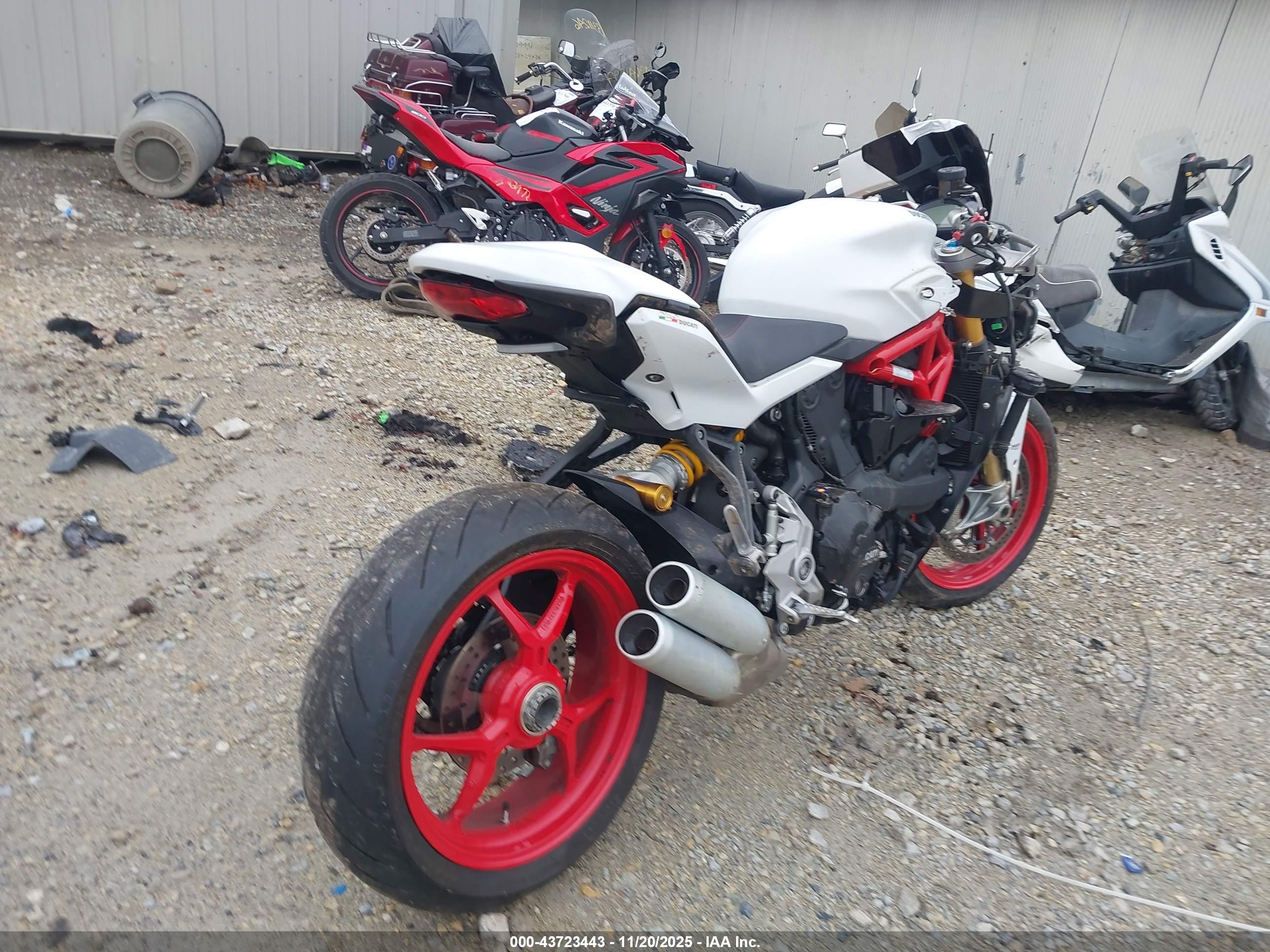 DUCATI SUPERSPORT image 4