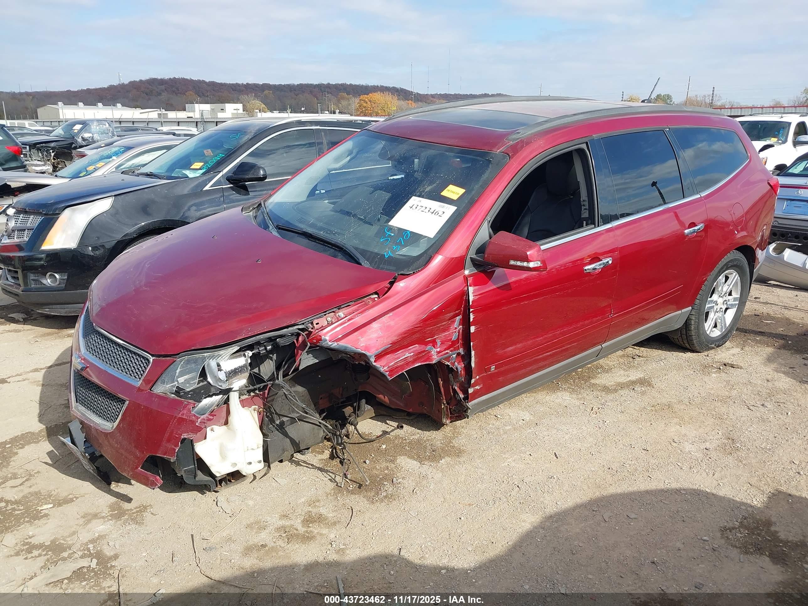 CHEVROLET TRAVERSE image 2