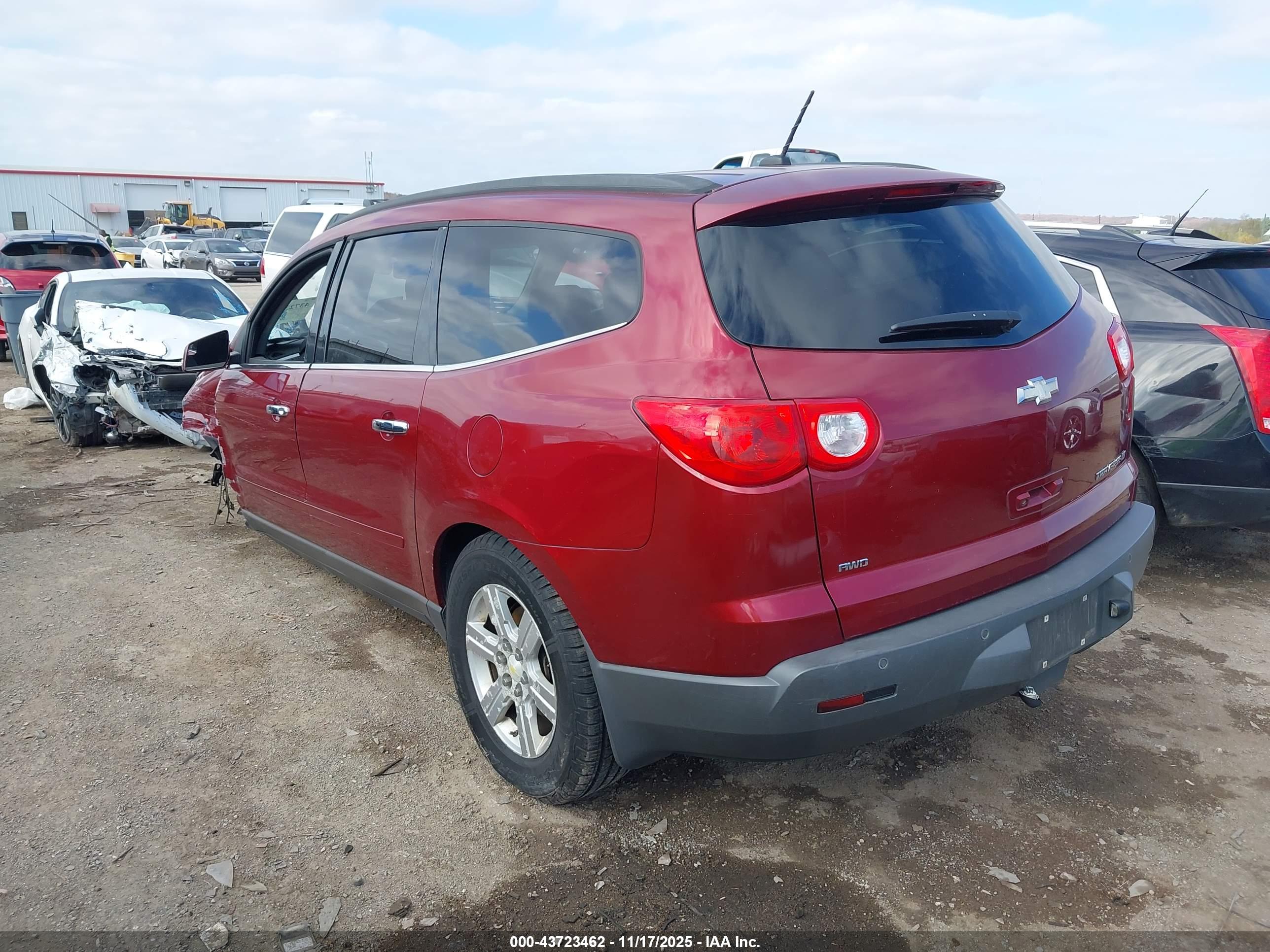CHEVROLET TRAVERSE image 3