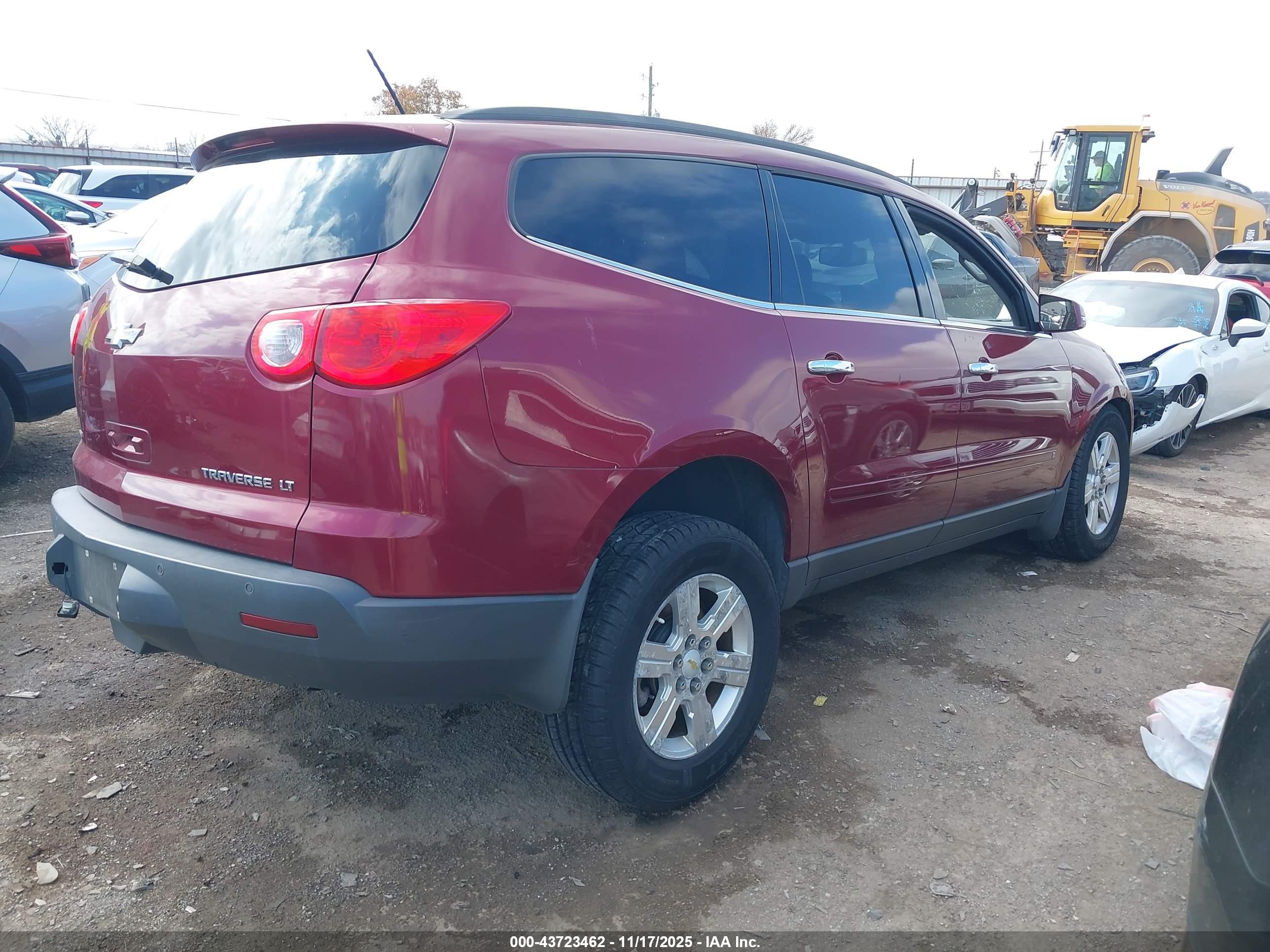 CHEVROLET TRAVERSE image 4