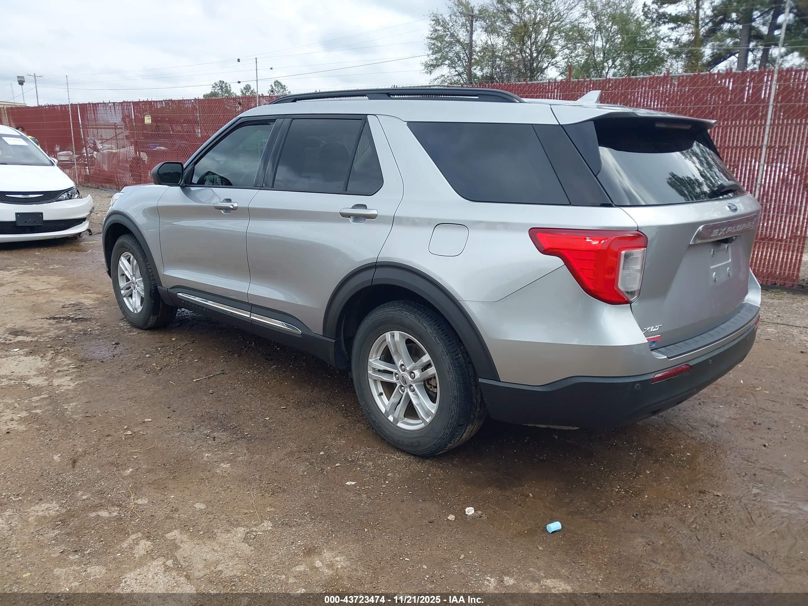 FORD EXPLORER image 3