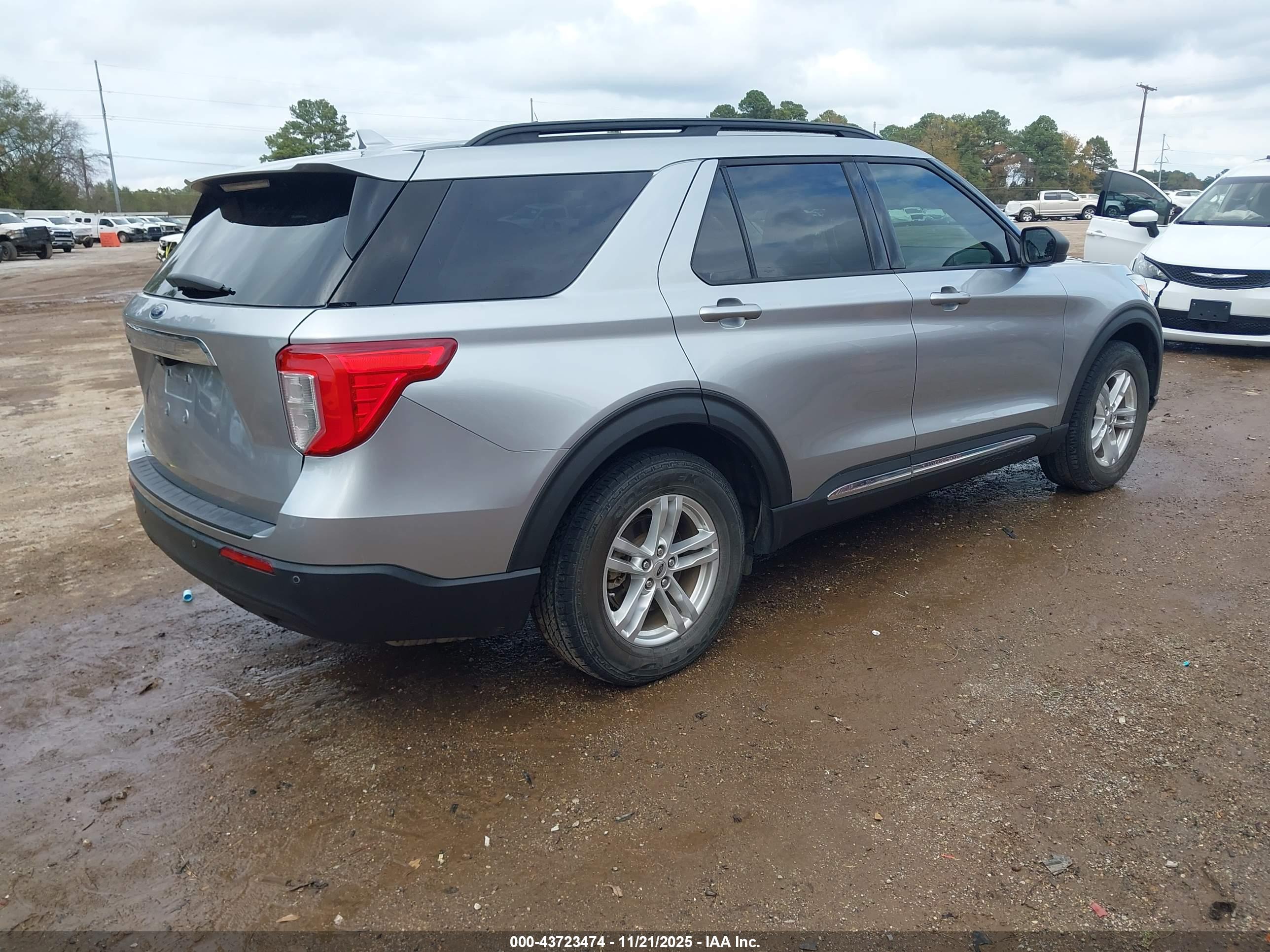 FORD EXPLORER image 4