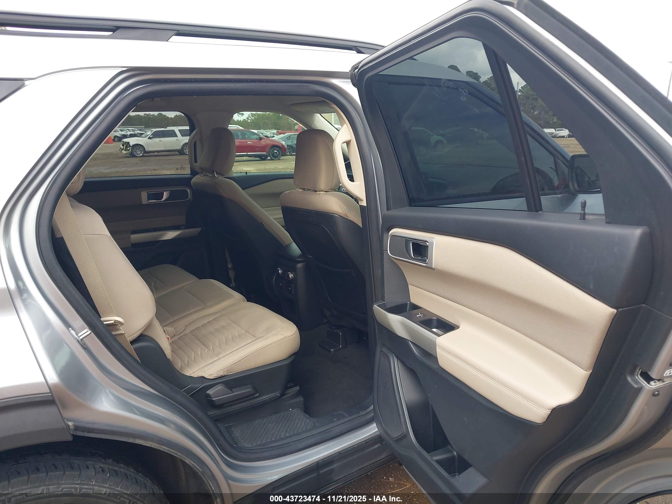 FORD EXPLORER image 8