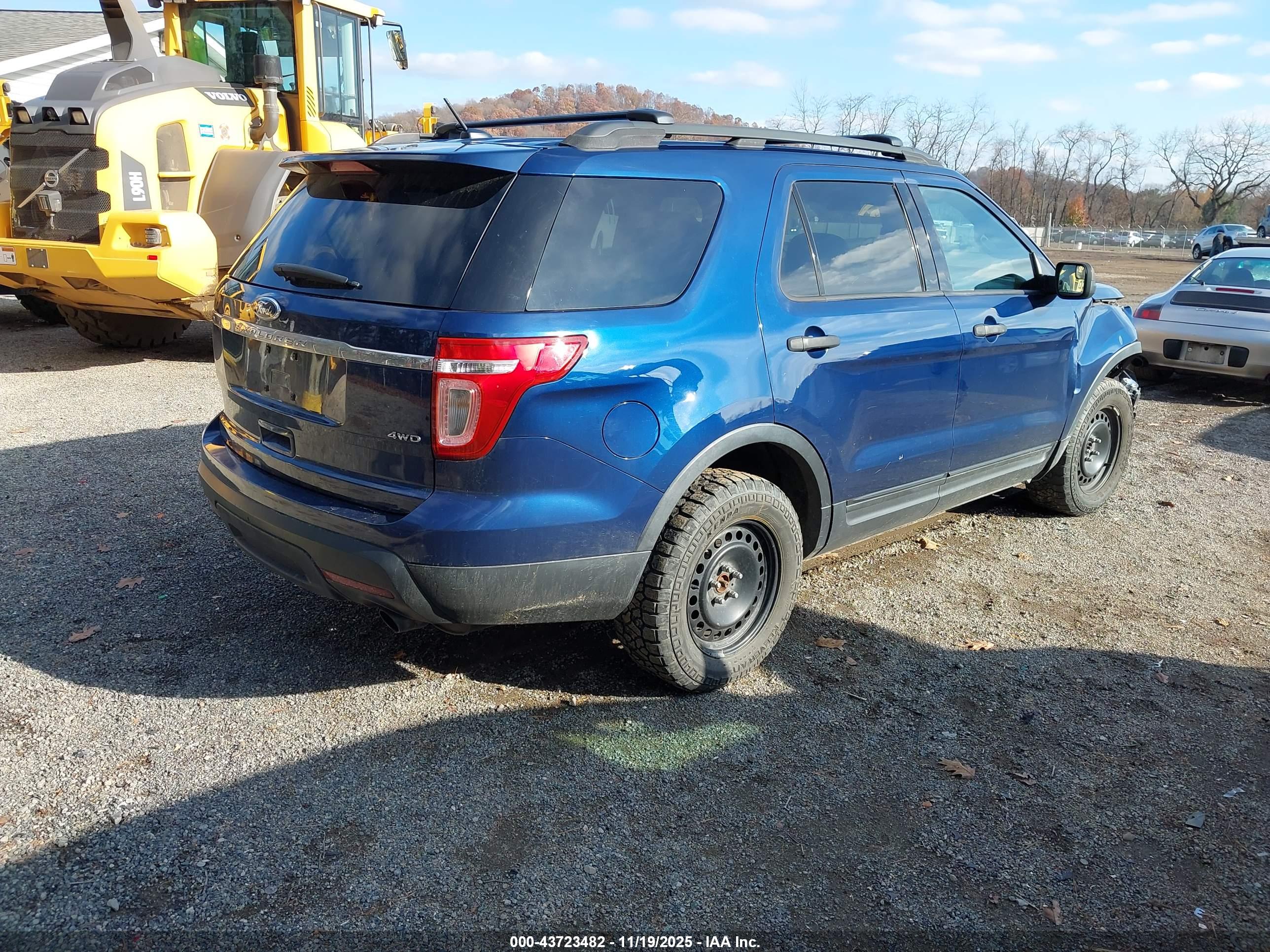 FORD EXPLORER image 4
